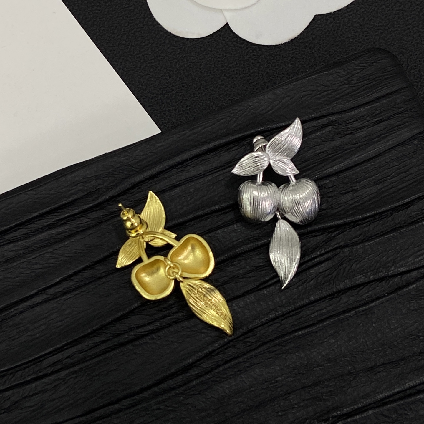 [TOP] Yves Saint Laurent YSL Earrings - 2 Color - 711 Luxury