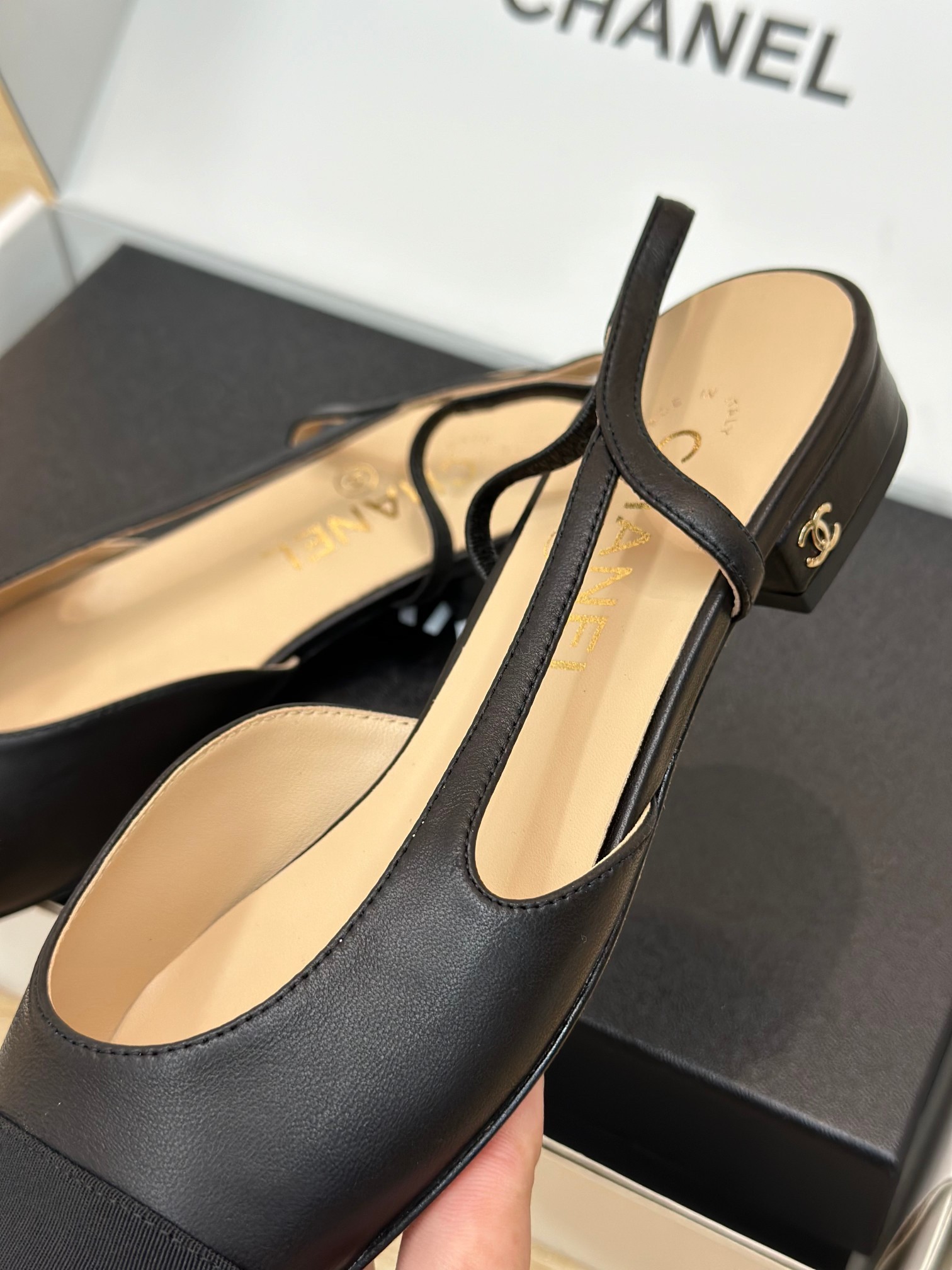 [TOP] CHANEL Flats - Black - 711 Luxury