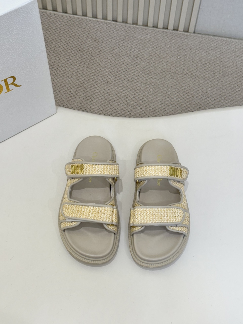 [TOP] Christian Dior Sandals - Gold