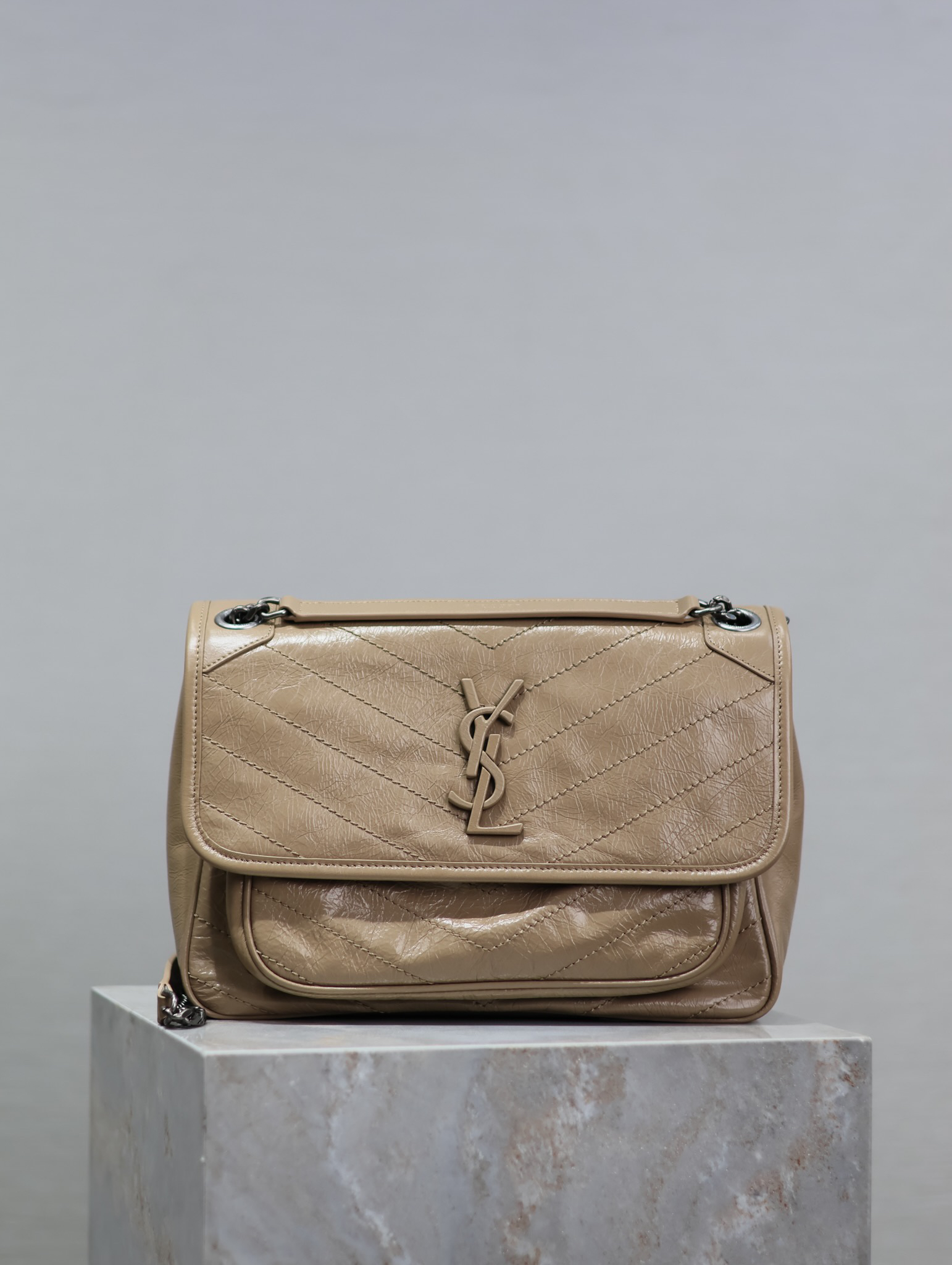 [TOP] Yves Saint Laurent YSL Niki Bag Wax Leather 28x20.5x8.5cm - Apricot - 711 Luxury