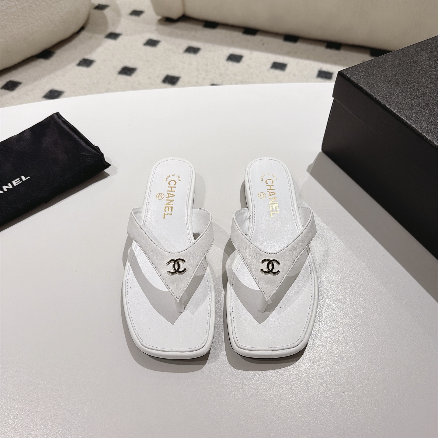 [TOP] CHANEL Lambskin Slippers - White - 711 Luxury