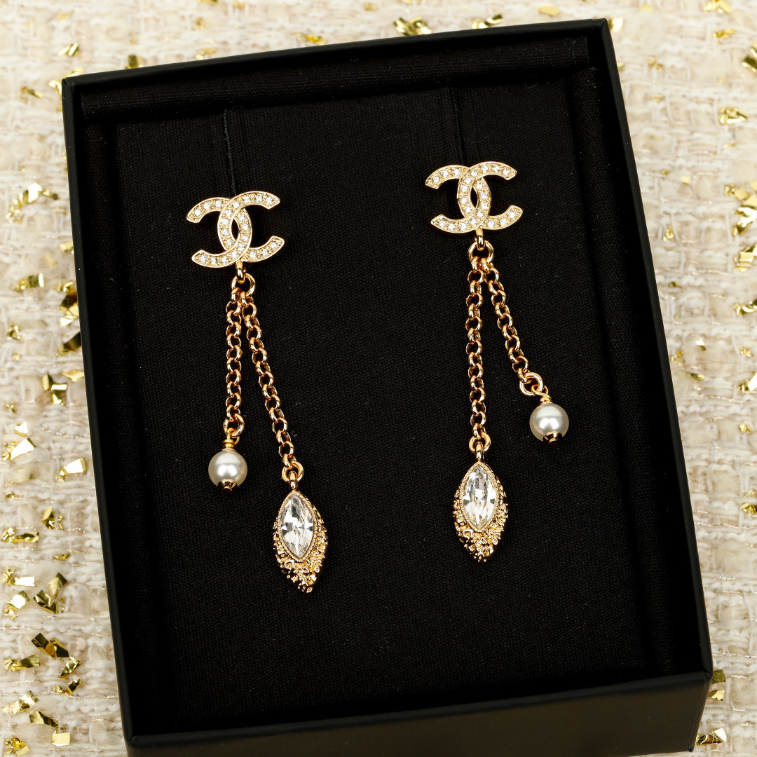 [TOP] CHANEL Earrings - Gold