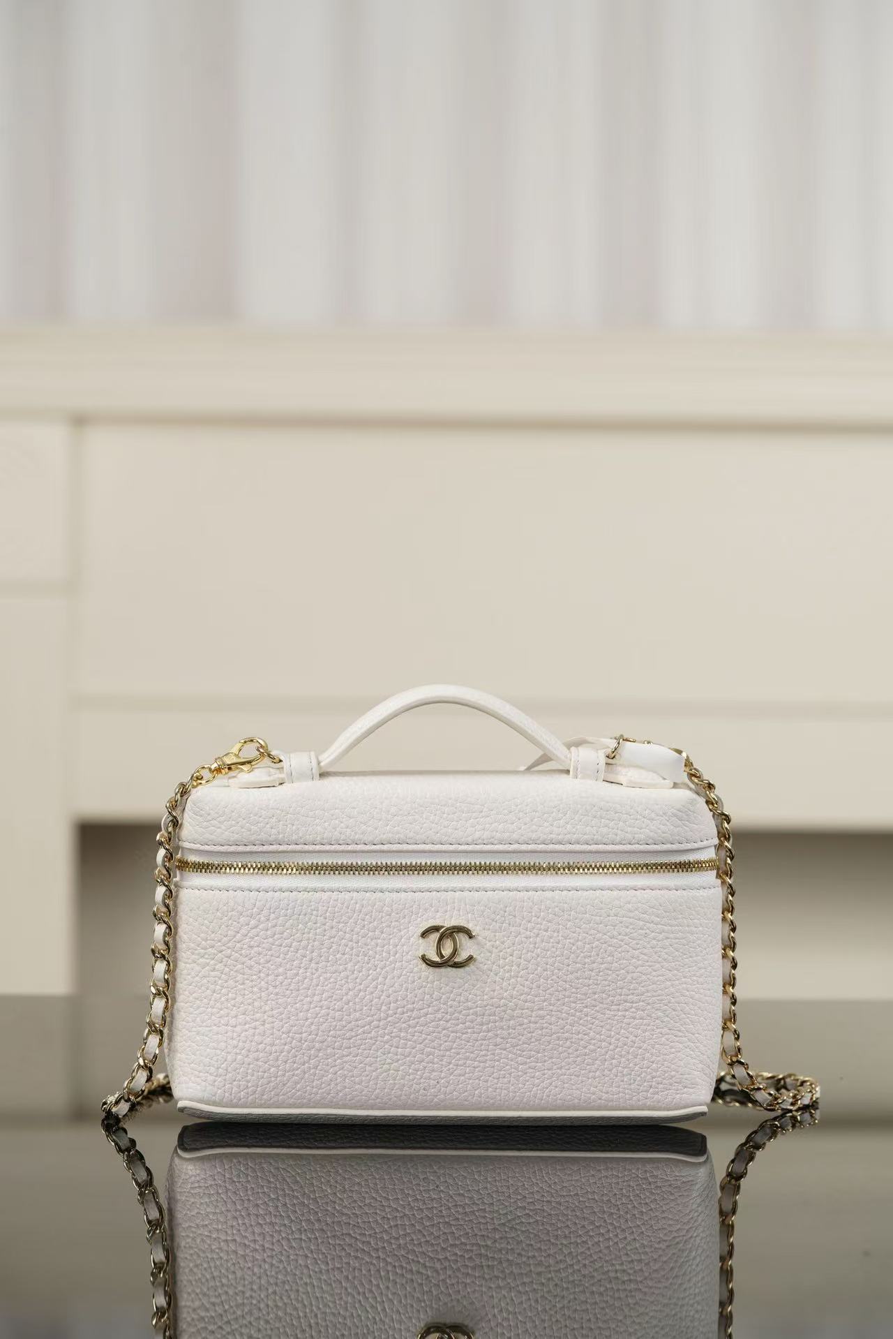 [TOP] CHANEL 26A Vanity Case Bag 19cm - White - 711 Luxury