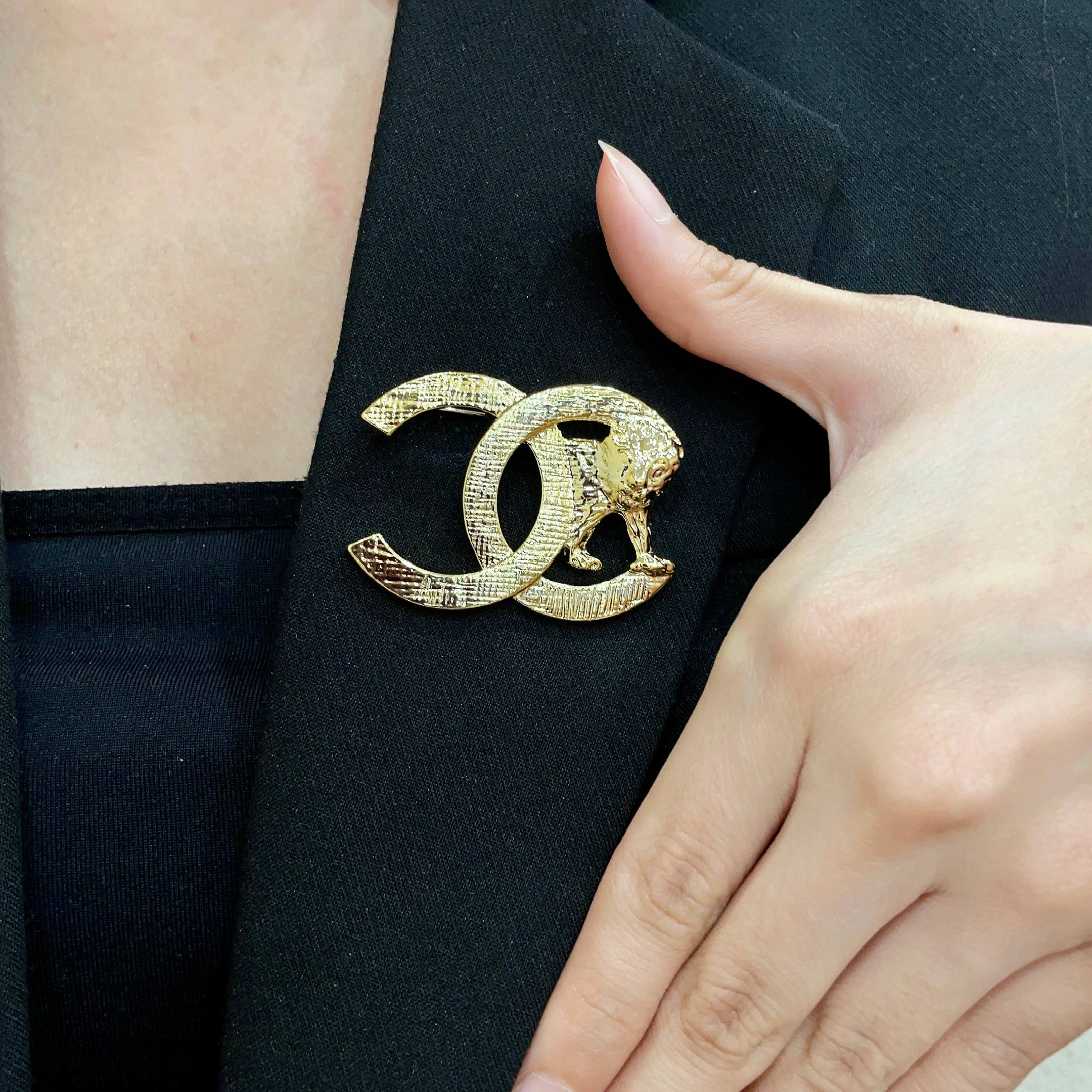 [TOP] CHANEL Brooch - Gold