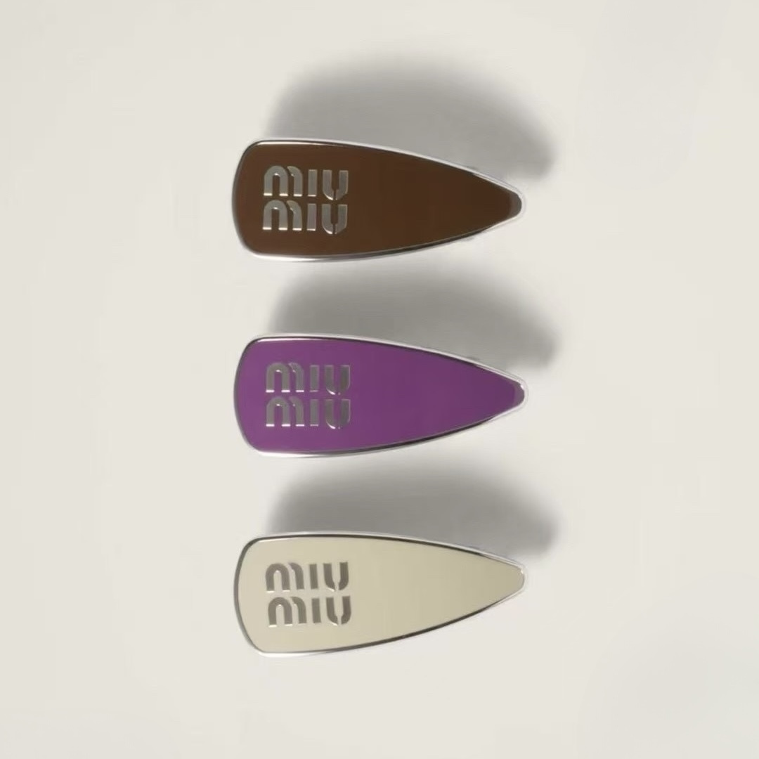 Miu Miu Accessory Miu Miu Enamel Letter Bread Metal Hair Clip Three Piece Set | Nigo Office