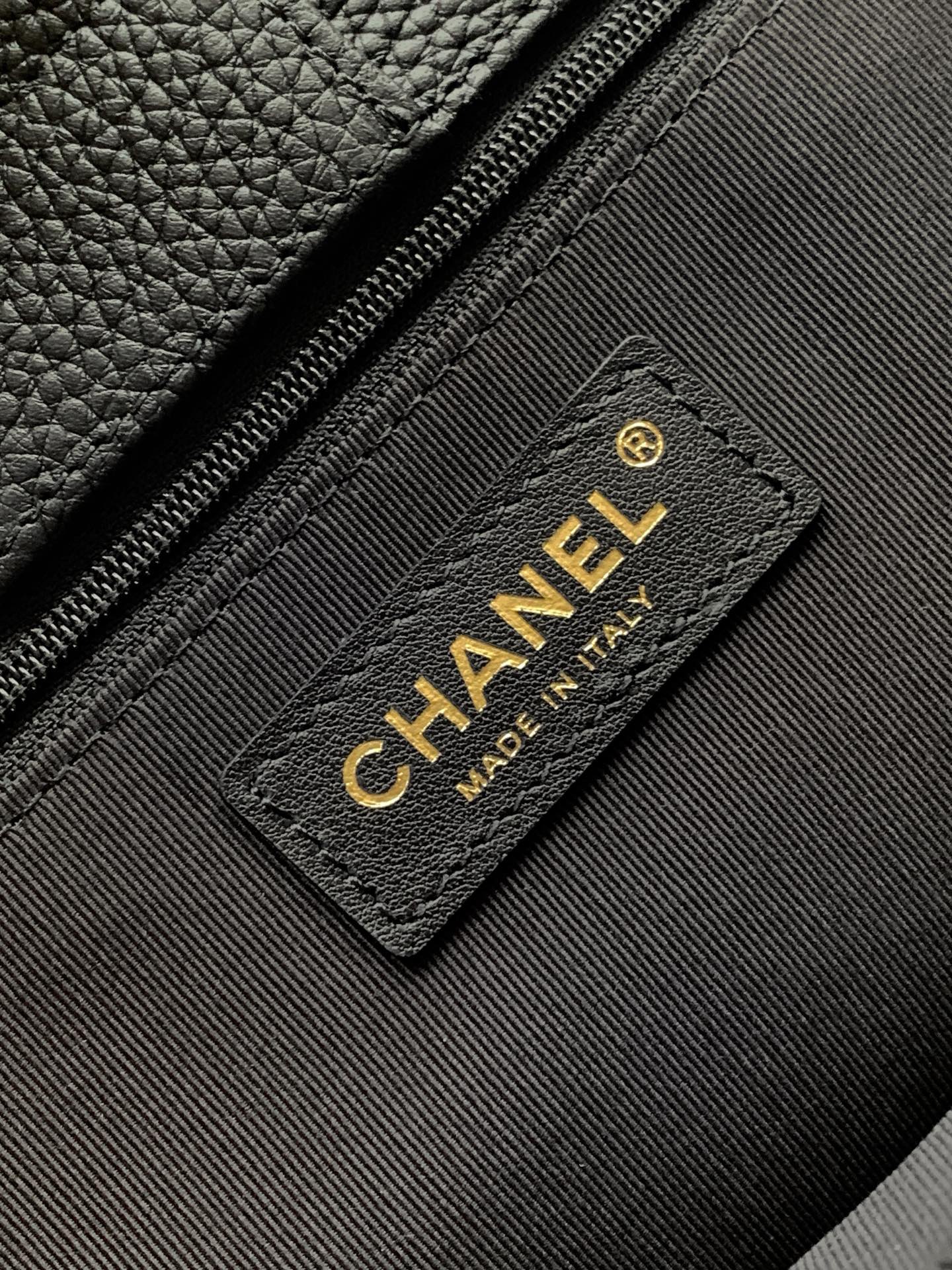 [TOP] CHANEL Cerf Tote Bag 24-36-14CM / 17.5-32-13CM - Black