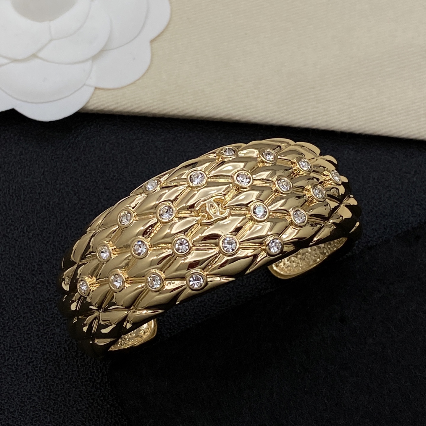 [TOP] CHANEL Bracelet - Gold - 711 Luxury