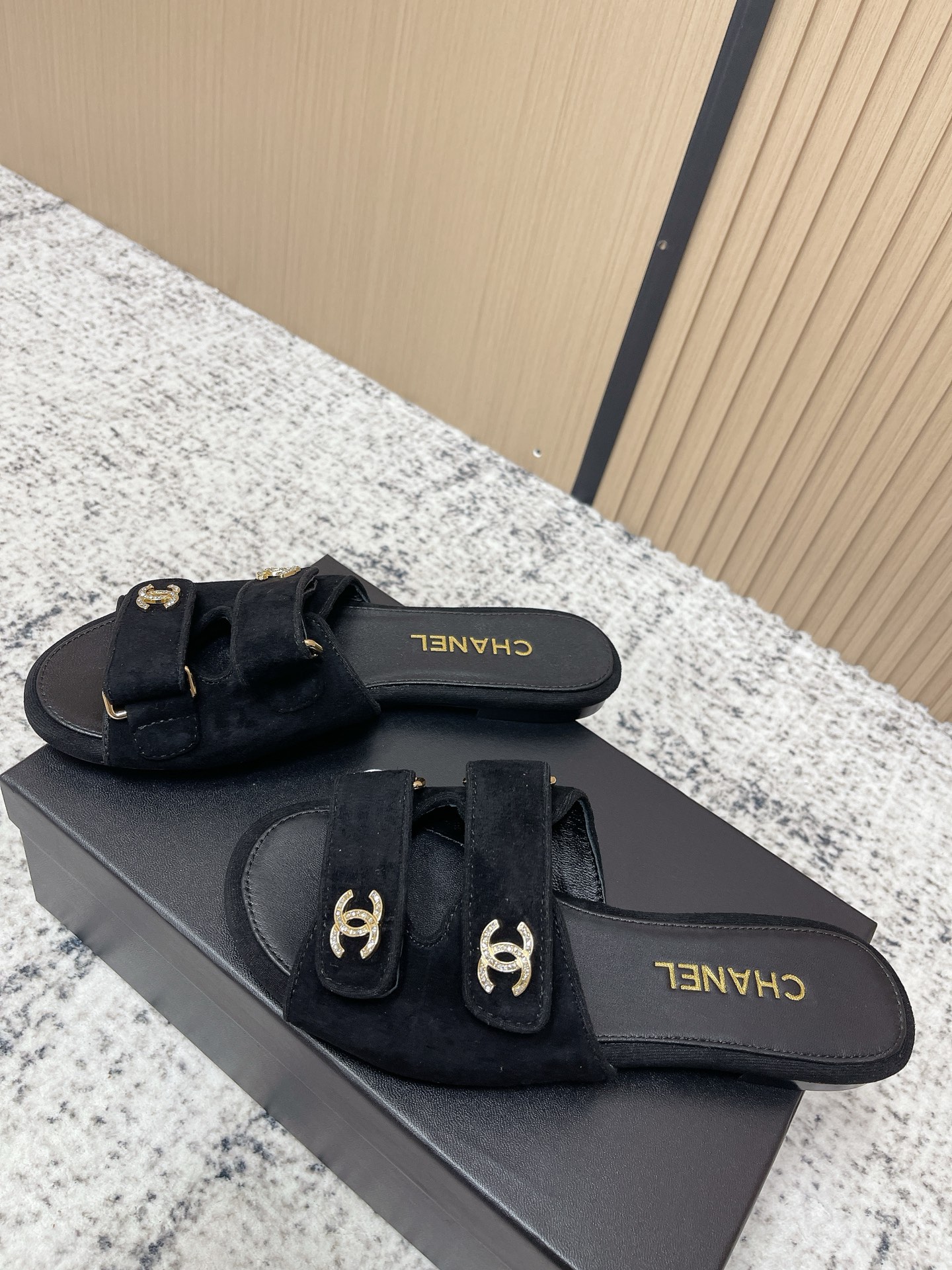 [TOP] CHANEL  Sandals - Black