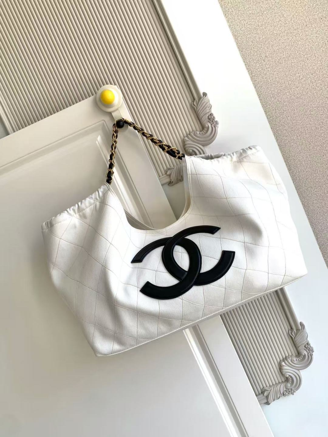 [TOP] CHANEL Coco Beach Bag 20x43x17 cm - White - 711 Luxury