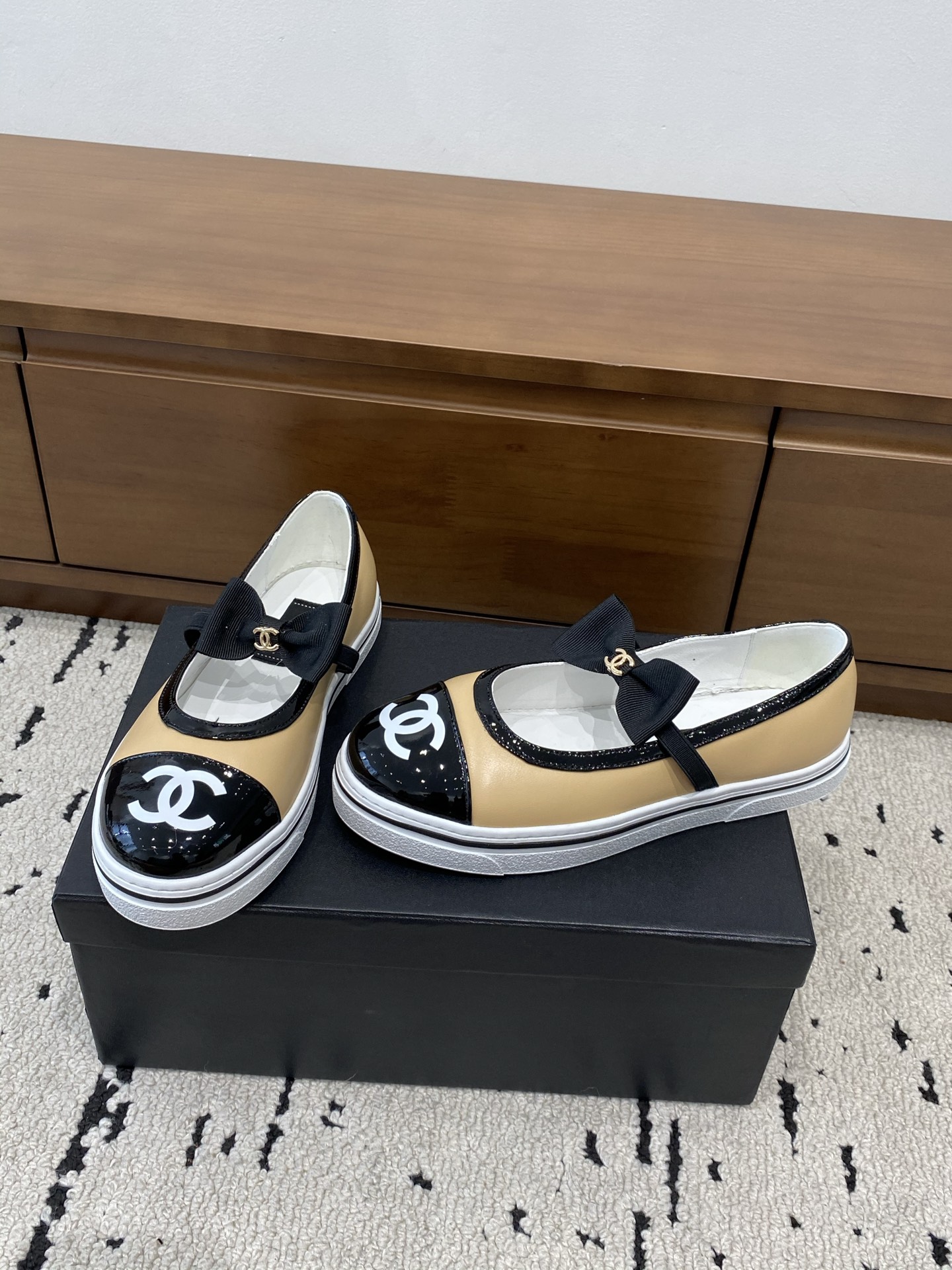 [TOP] CHANEL Flats - Apricot - 711 Luxury
