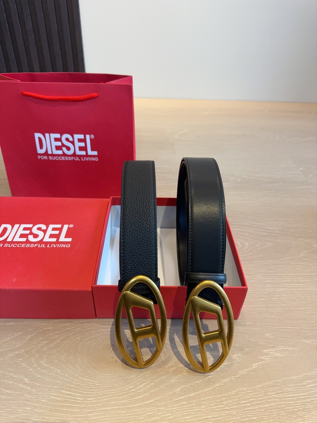 DIESEL Black Leather Belt with Gold-tone 'D' Buckle (Replica)