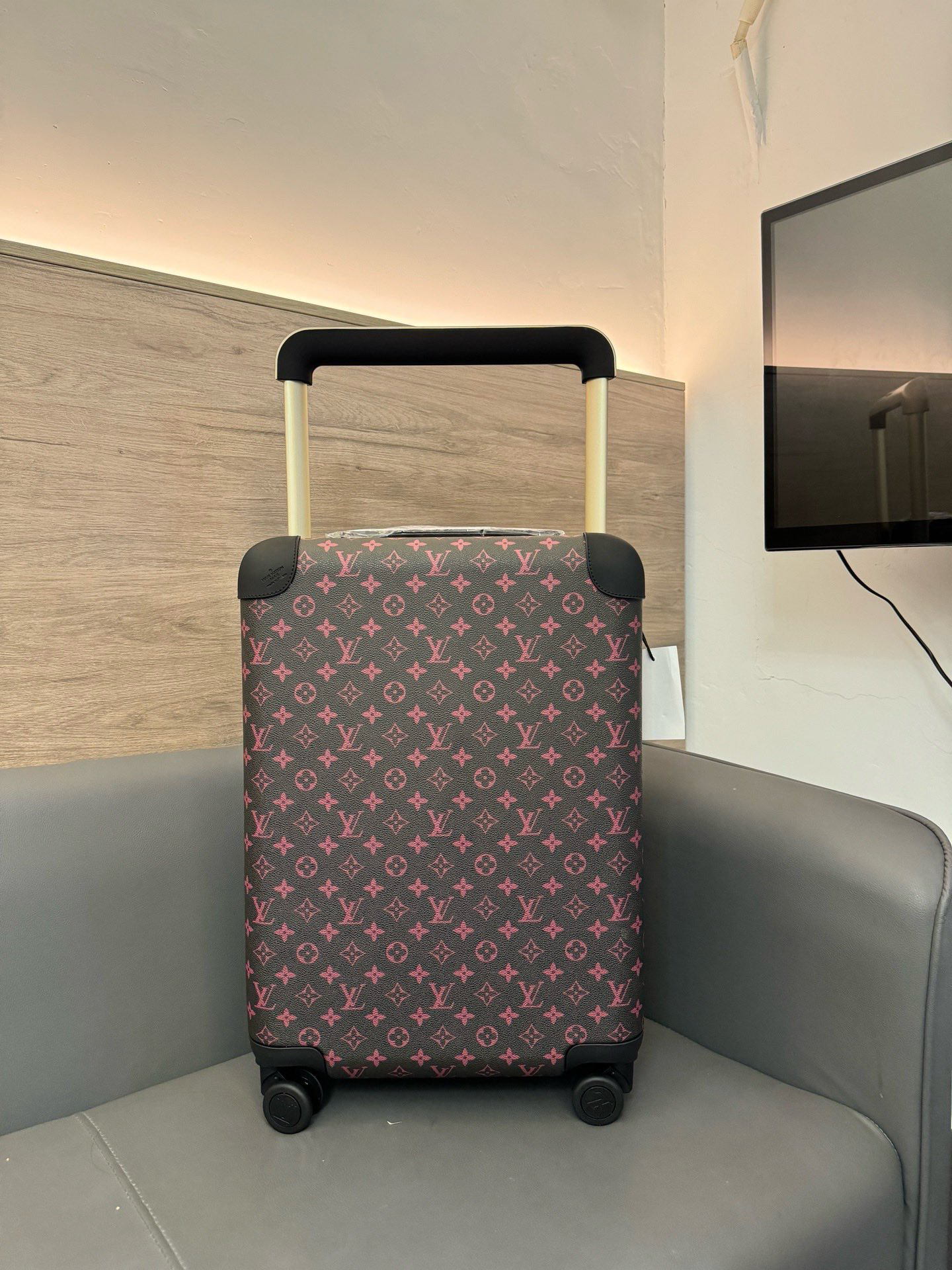 [TOP] Louis Vuitton LV Rolling Luggage Horizon 38.0 x 55.0 x 21.0 cm - Black - 711 Luxury