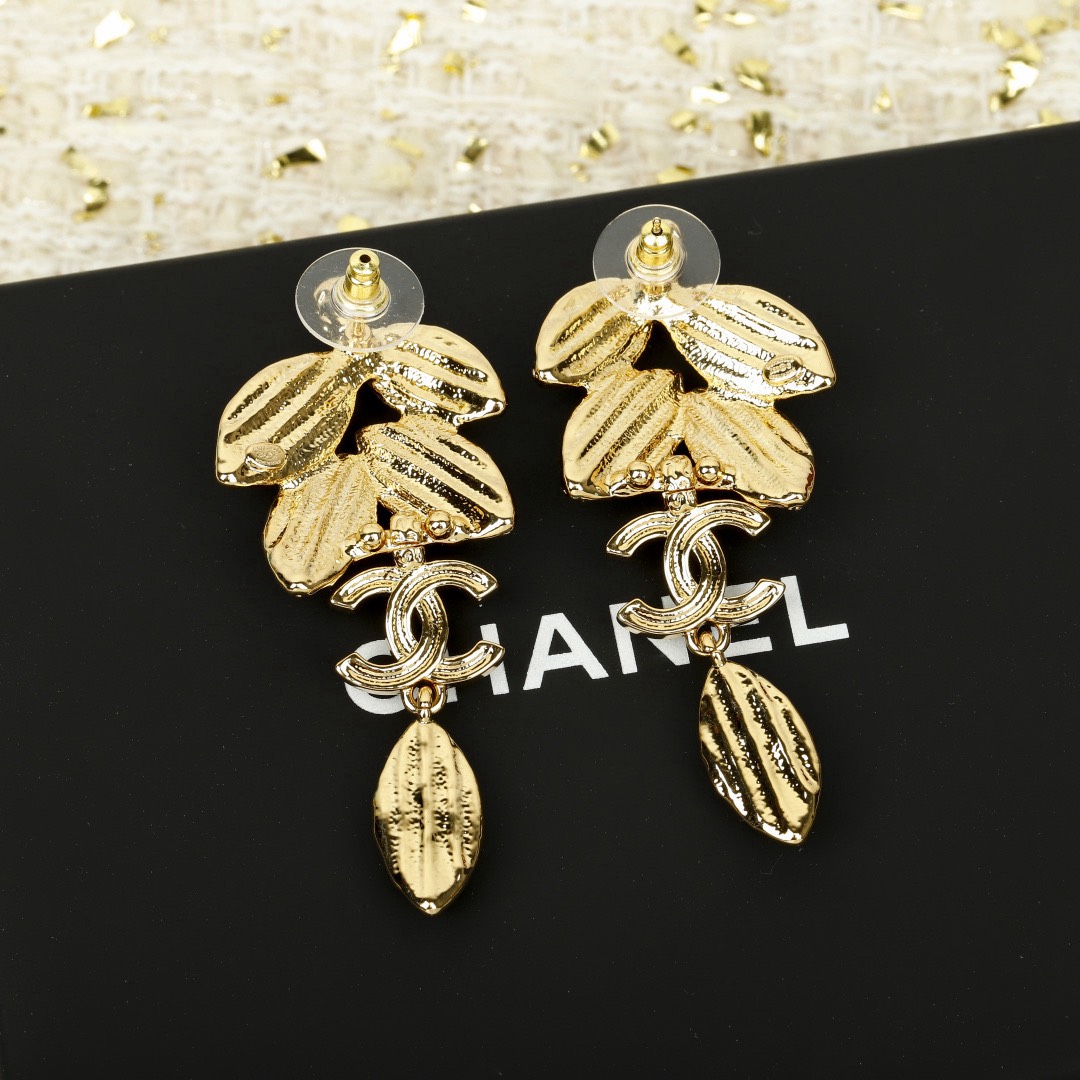 [TOP] CHANEL Earrings - Gold