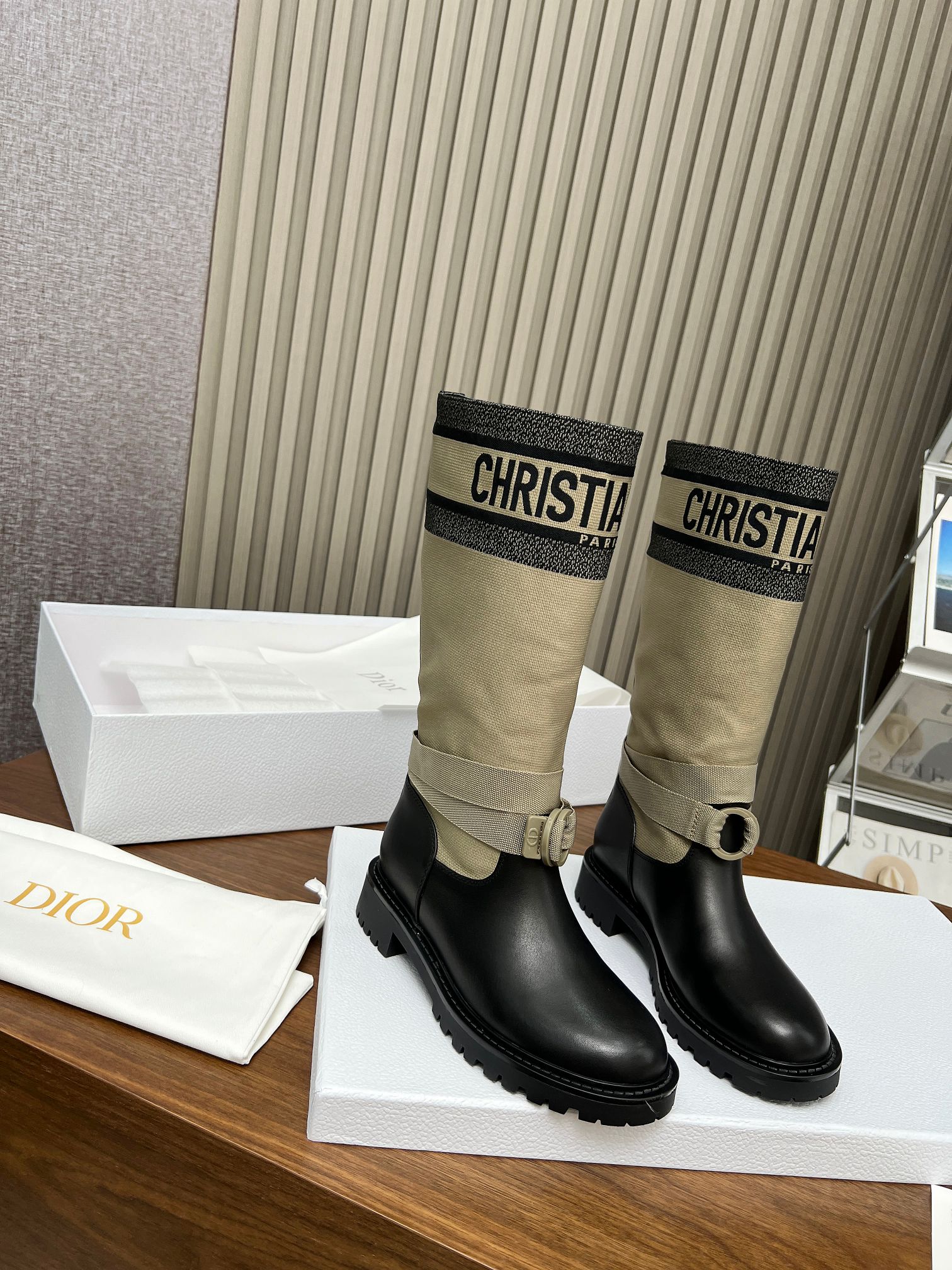 [TOP] Christian Dior Cowhide Boots - Khaki - 711 Luxury