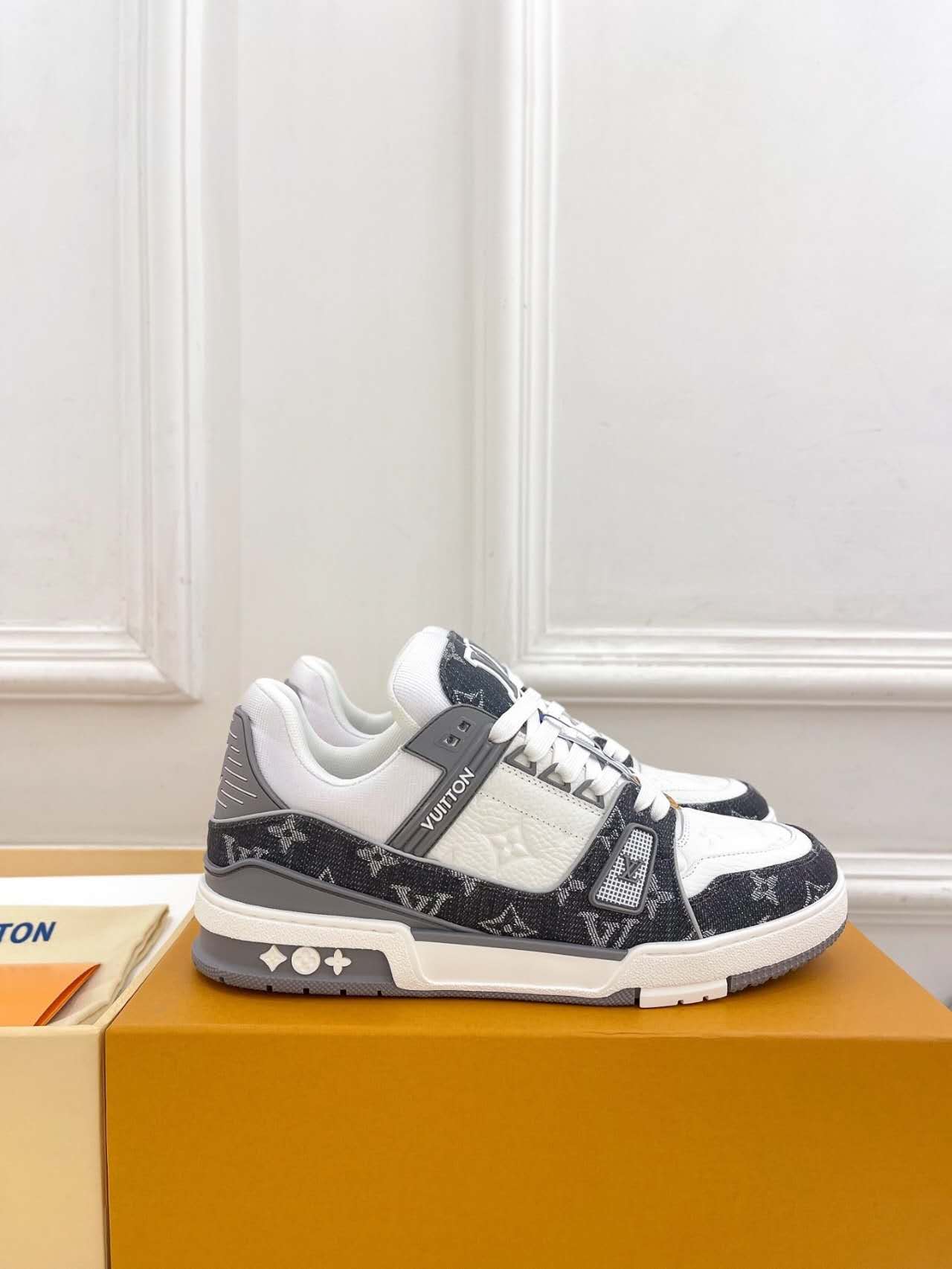 [TOP] Louis Vuitton LV Men's Sneakers - Grey - 711 Luxury