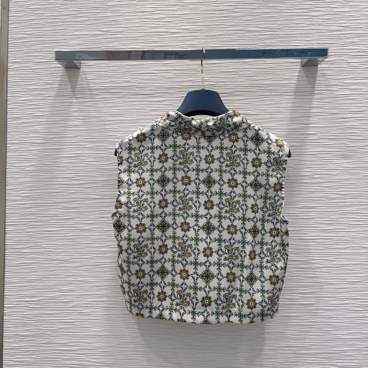 [TOP] Louis Vuitton LV Lavallière Blouse + Monogram Pleat Skirt