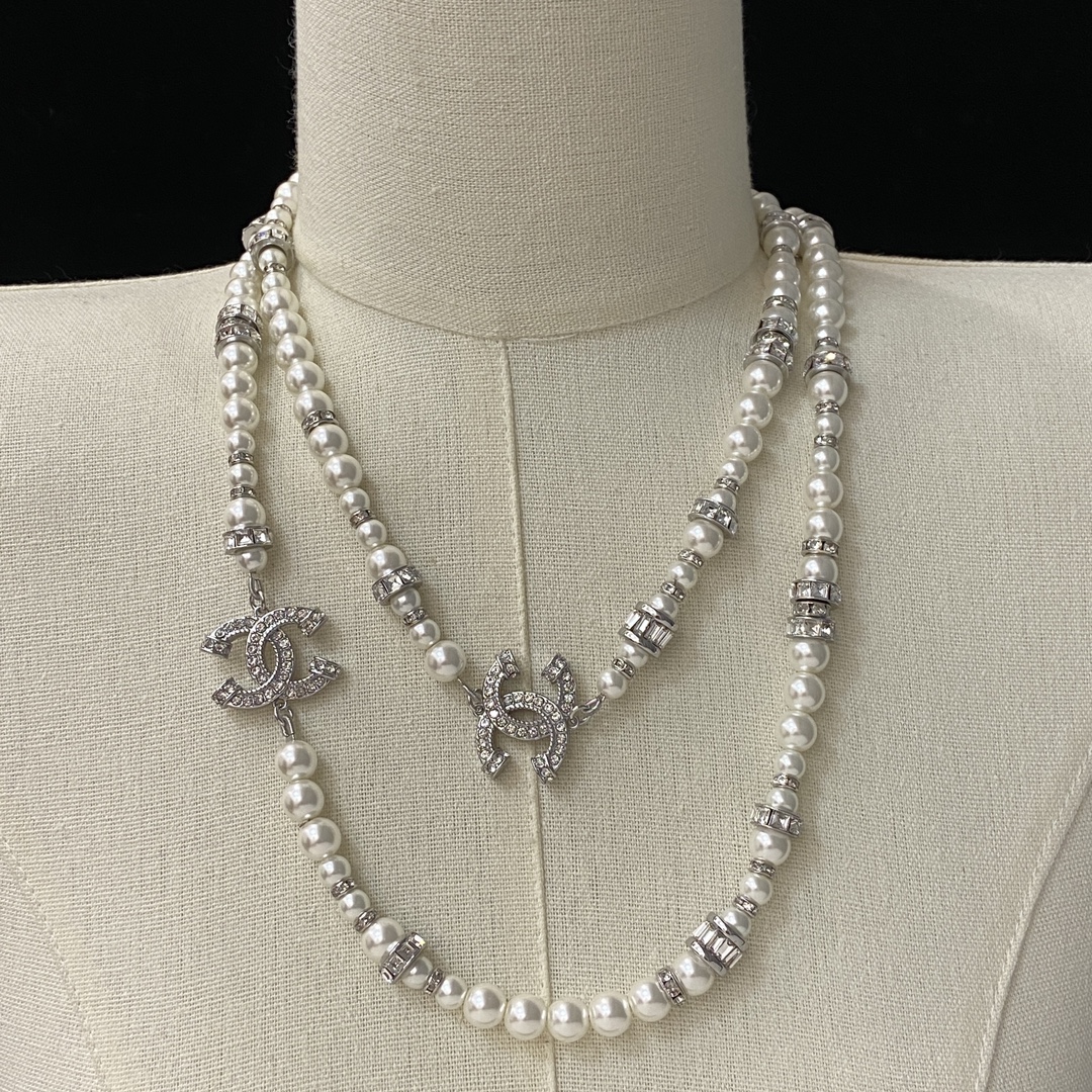[TOP] CHANEL Long Pearl Necklace - Silver