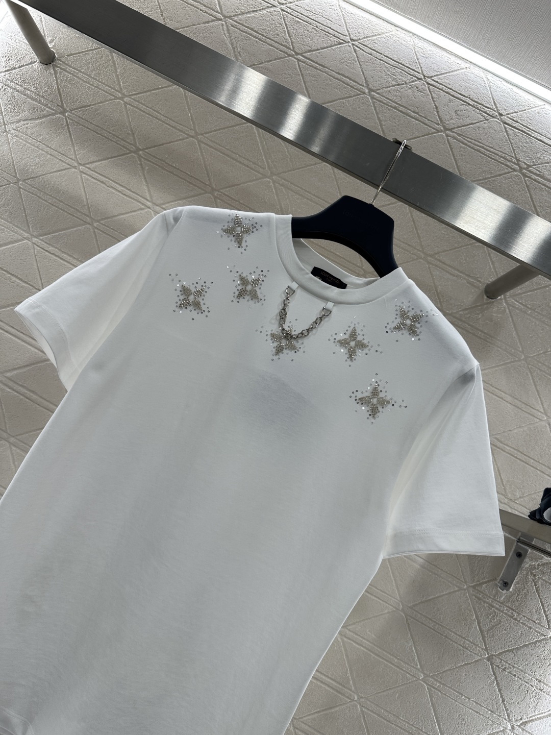 [TOP] Louis Vuitton LV Short-Sleeve T-Shirt - White