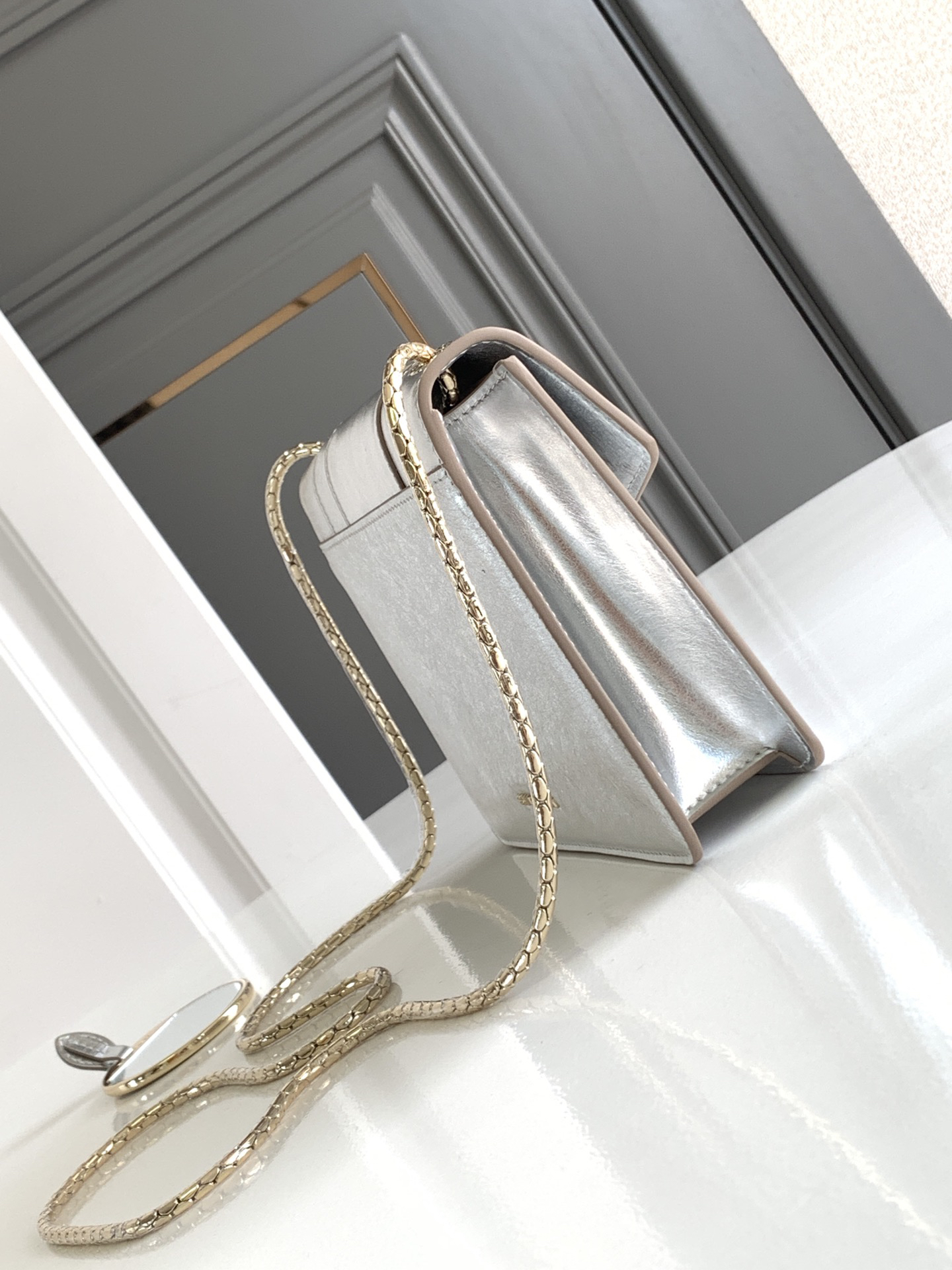 [TOP] BVLGARI Serpenti Forever Bag Calfskin 20x14x4.5cm - Gray - 711 Luxury