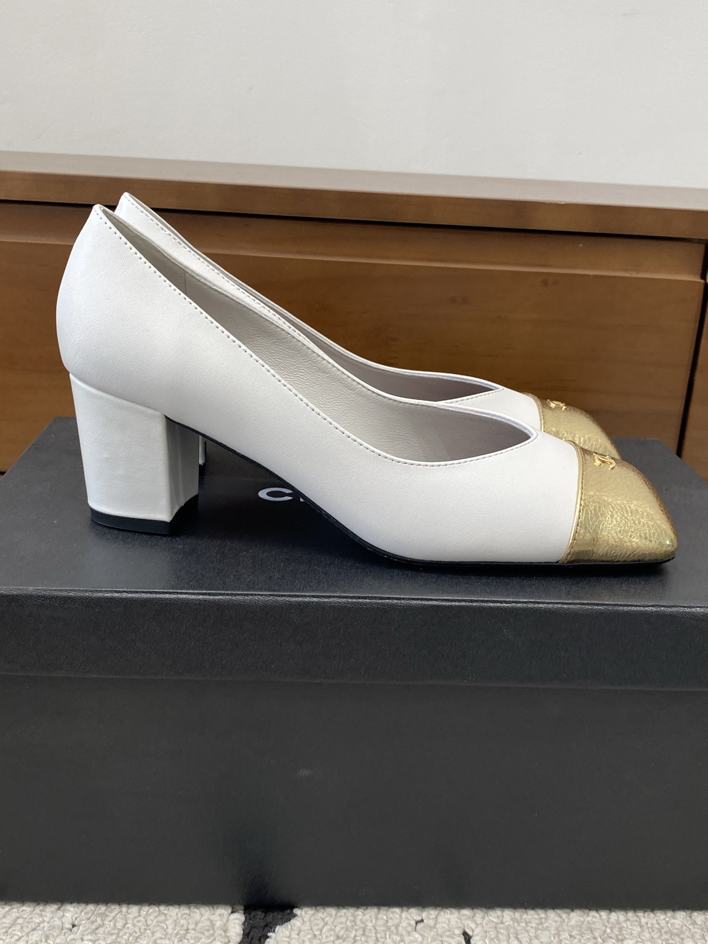 [TOP] CHANEL Pumps - White - 711 Luxury
