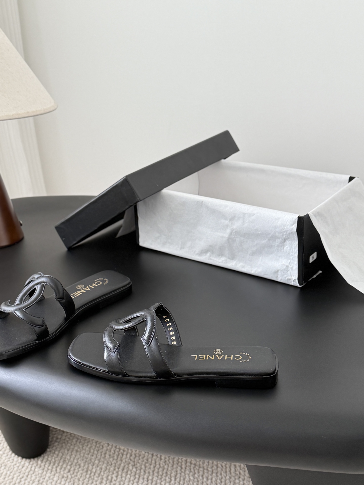 [TOP] CHANEL Slippers - Black - 711 Luxury