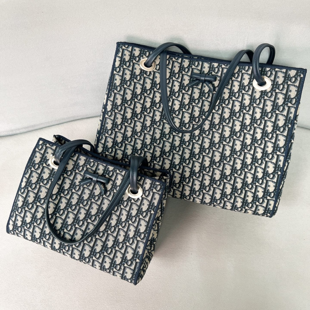 Dior Oblique Bow Medium Tote Bag Detail 12
