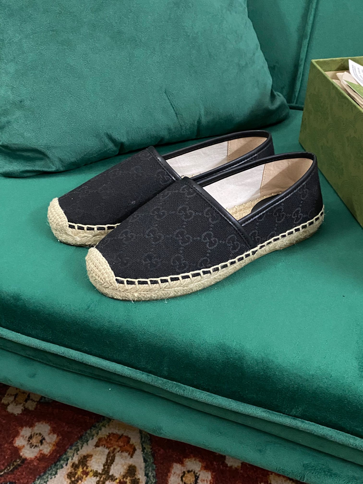 [TOP] GUCCI  Fisherman's Shoes - Black - 711 Luxury