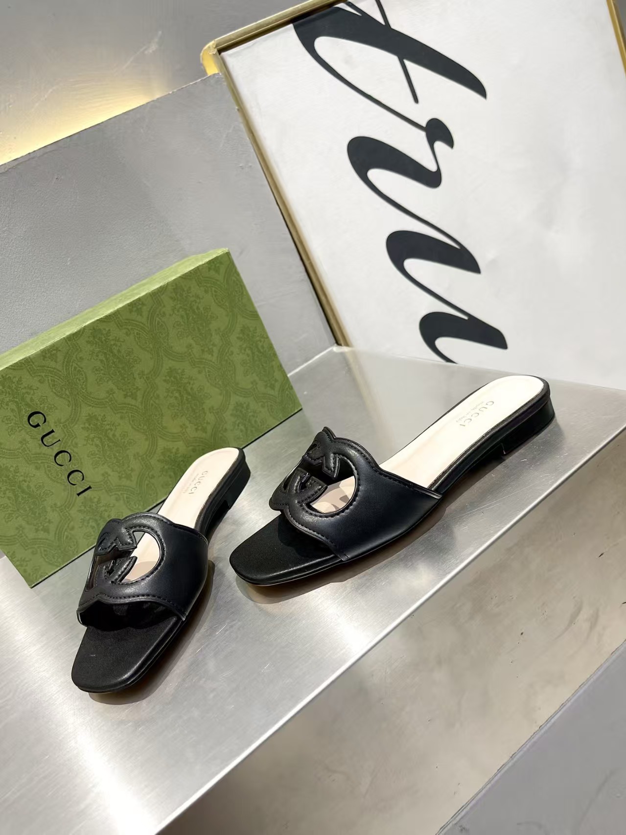 [TOP] GUCCI Double G Slippers - Black - 711 Luxury