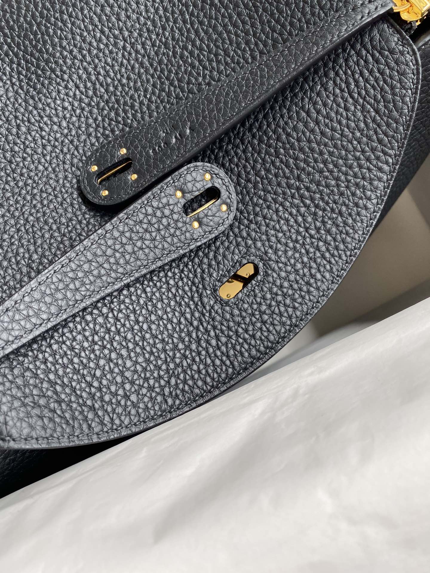 [TOP] HERMES Lindy Taurillon Clemence Leather 30 CM - Black - SHW/GHW - 711 Luxury