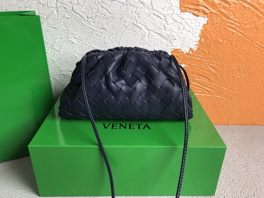 [TOP] Bottega Veneta BV The Pouch Bag 22x13x7cm - Black - 711 Luxury