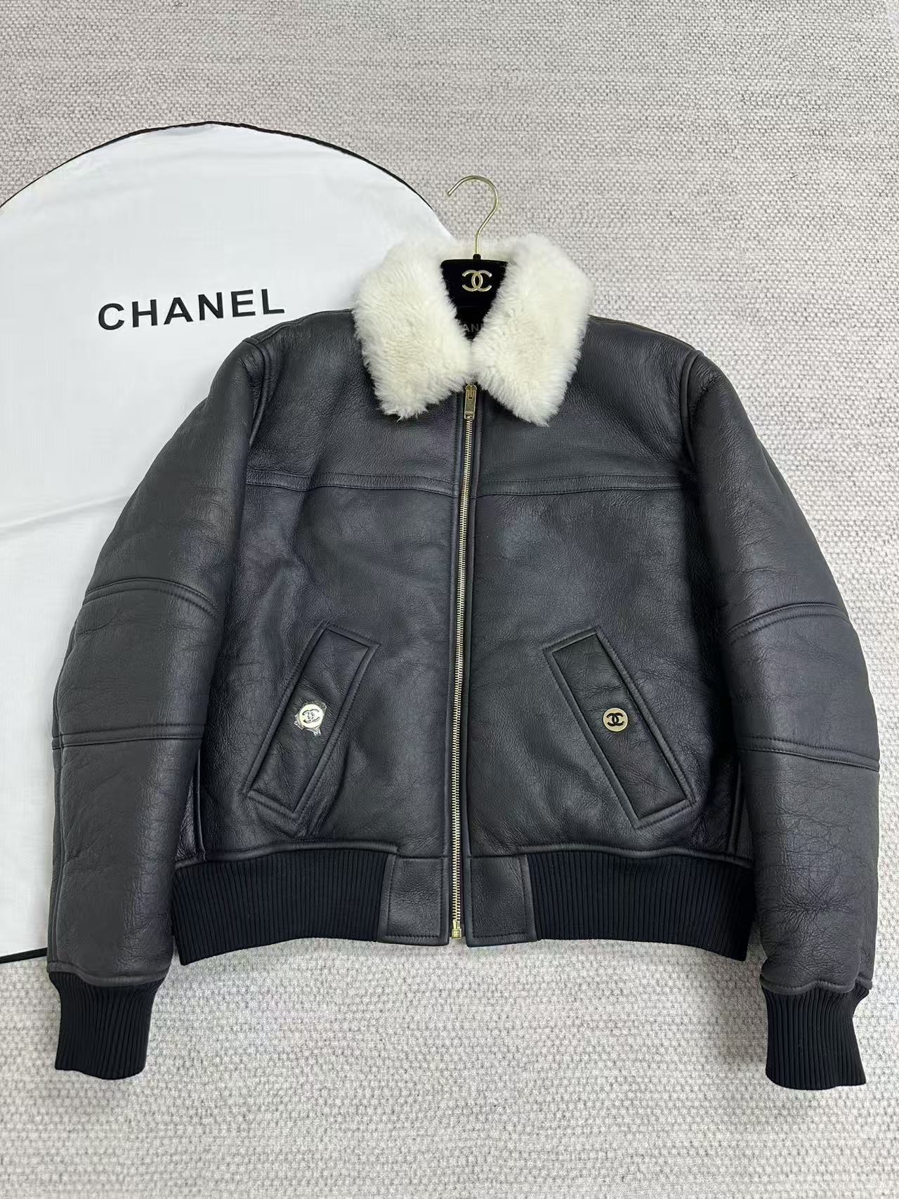 Chanel black Clothing CHANEL Top-quality Version Blouson Shearling lambskin black white #396579 View 2 | Nigo Office