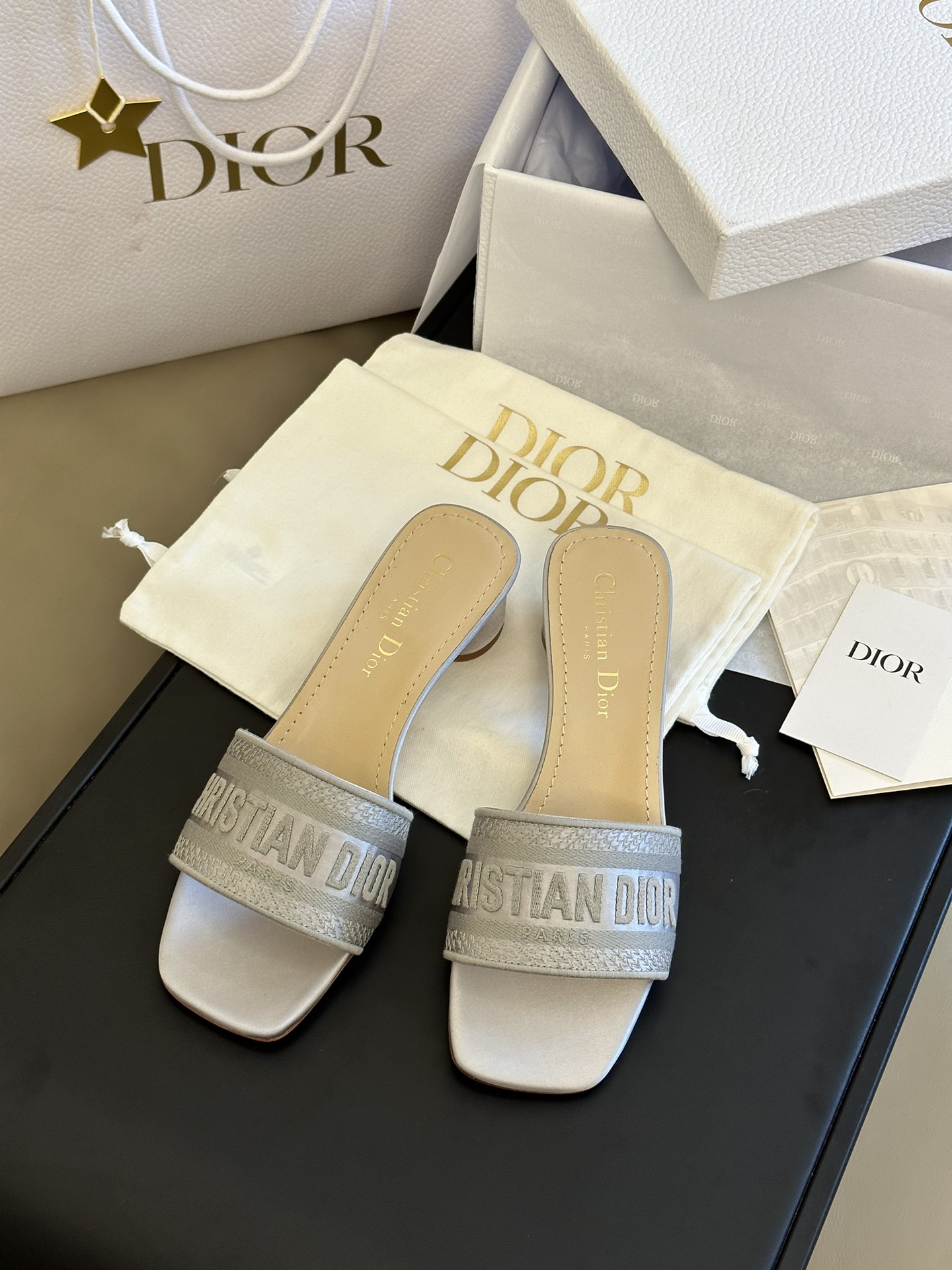 [TOP] Christian Dior Slippers - Grey - 711 Luxury