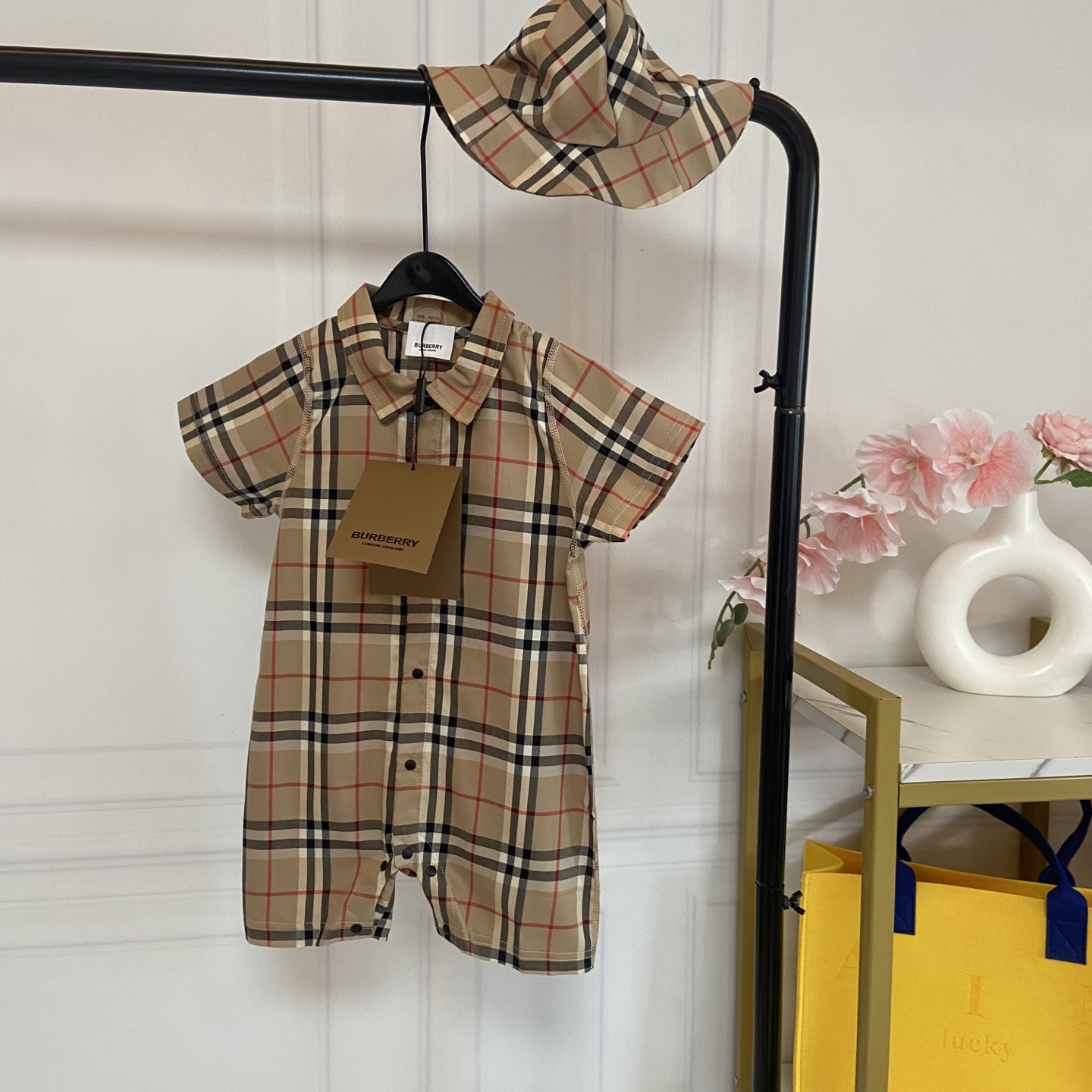 Burberry Unisex Baby Vintage Check Short Sleeve Romper & Matching Bucket Hat 2 Piece Set Infant Boys Girls Sizes 59-100