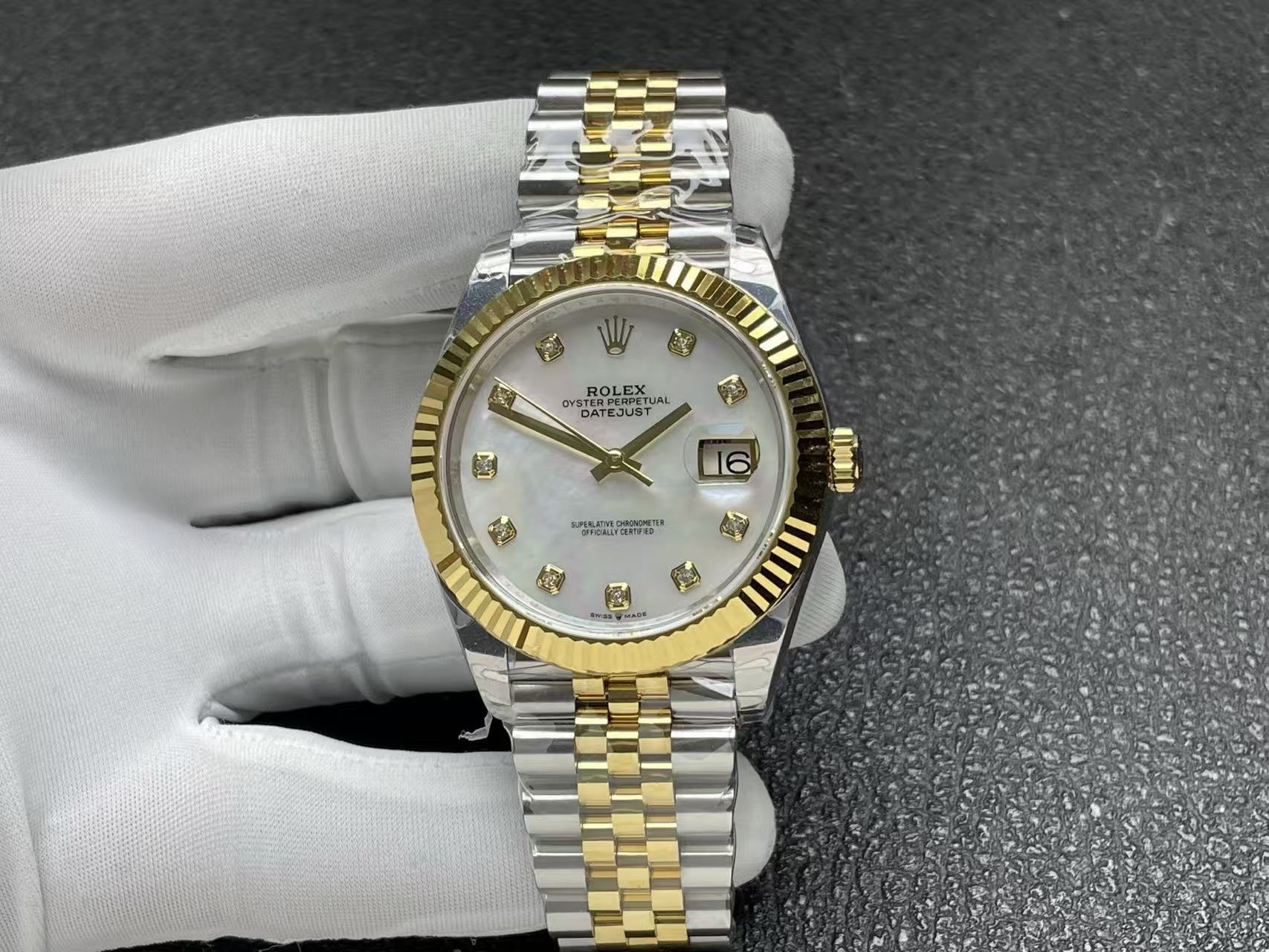 [TOP] ROLEX Women's Watch 28mm - Gold - 711 Luxury