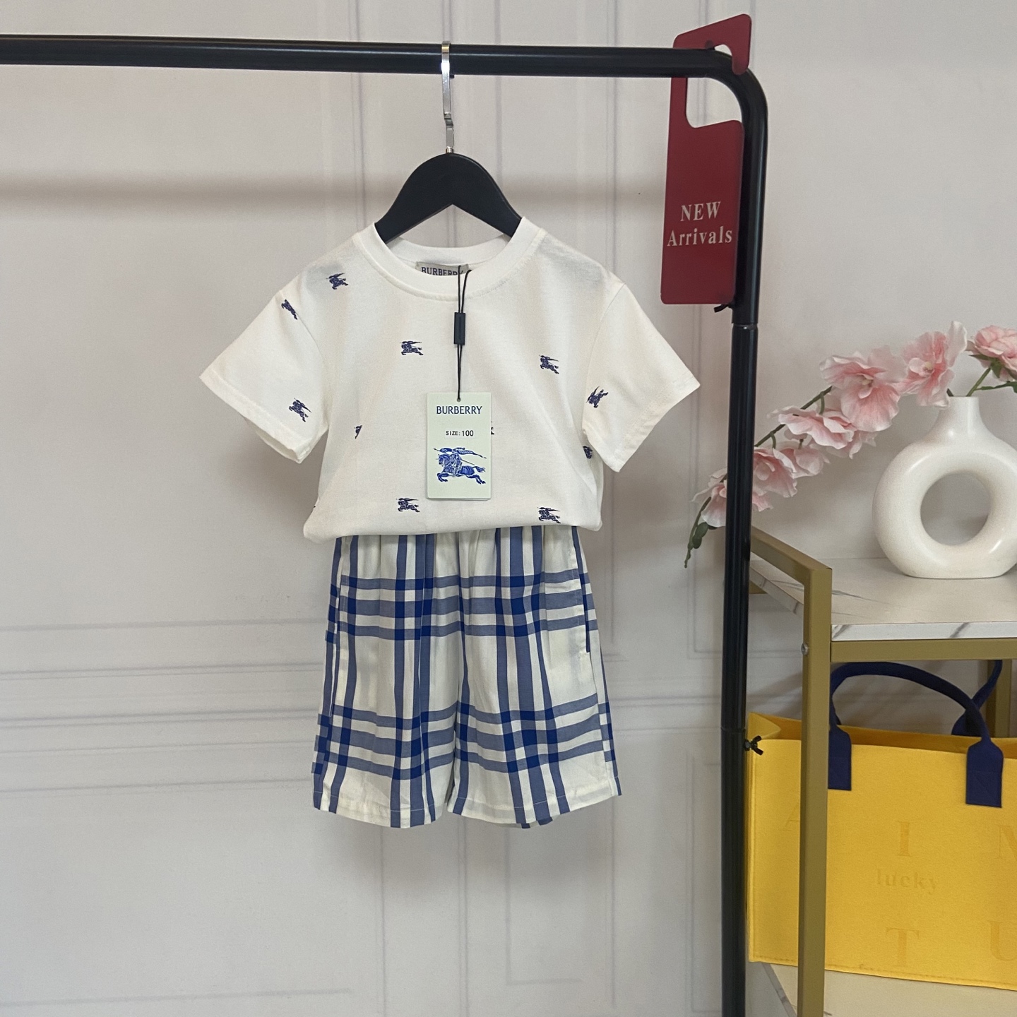Burberry Unisex Kids White All Over Knight Print Short Sleeve T Shirt & Blue Vintage Check Shorts Two Piece Set Boys Girls Sizes 90-150