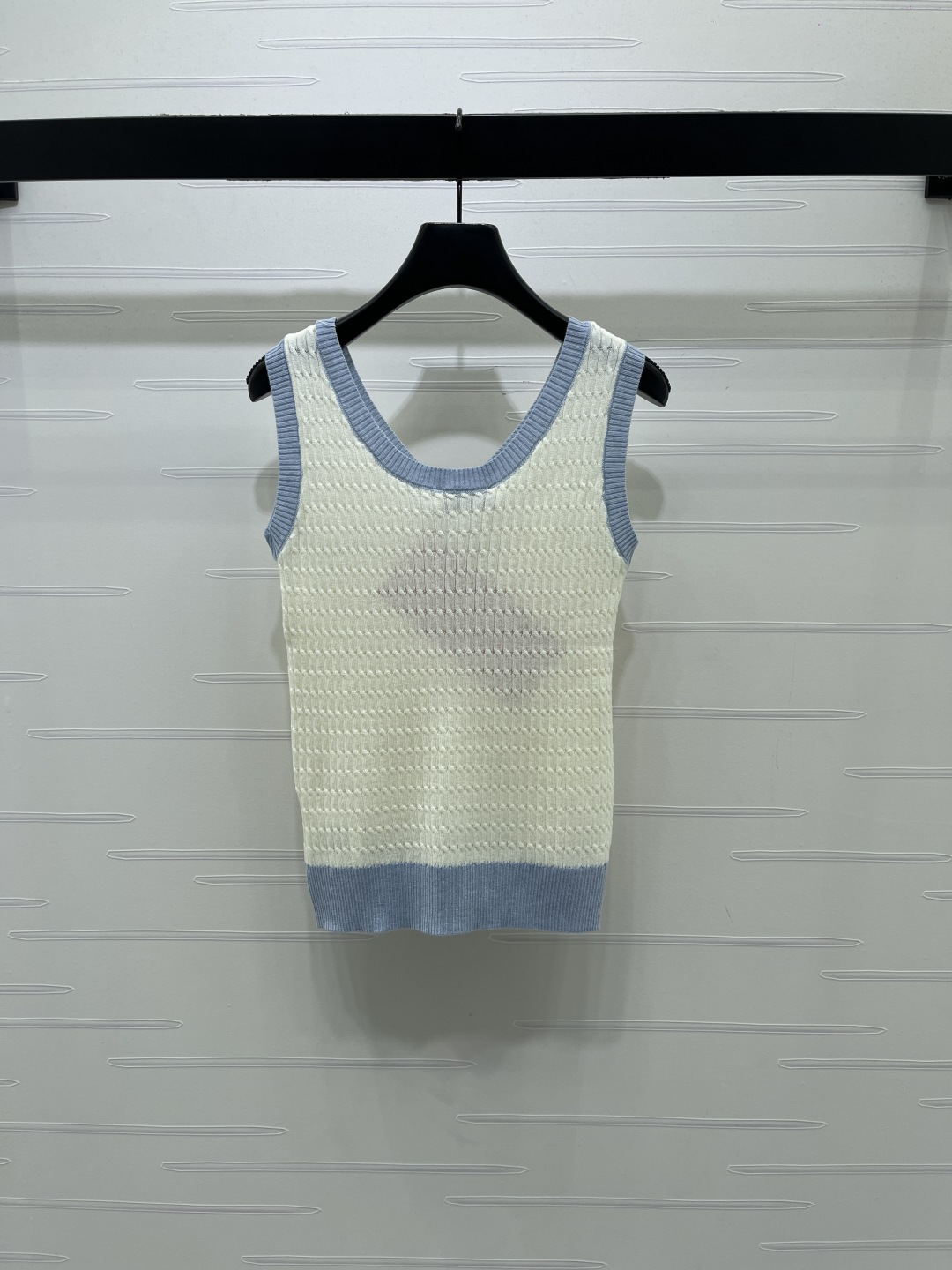 [TOP] Miu Miu Knit Vest - White - 711 Luxury