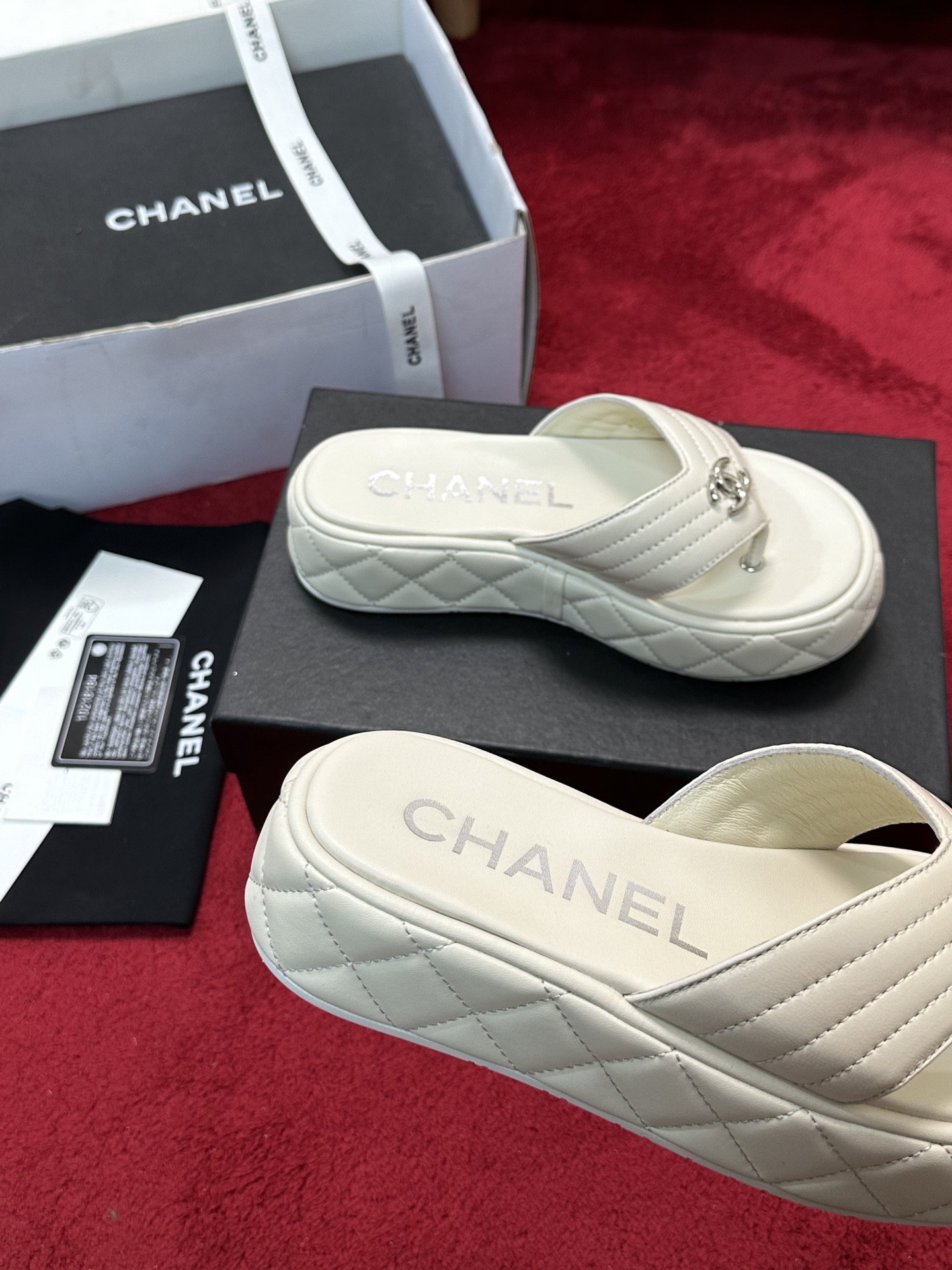 [TOP] CHANEL Sandals - White