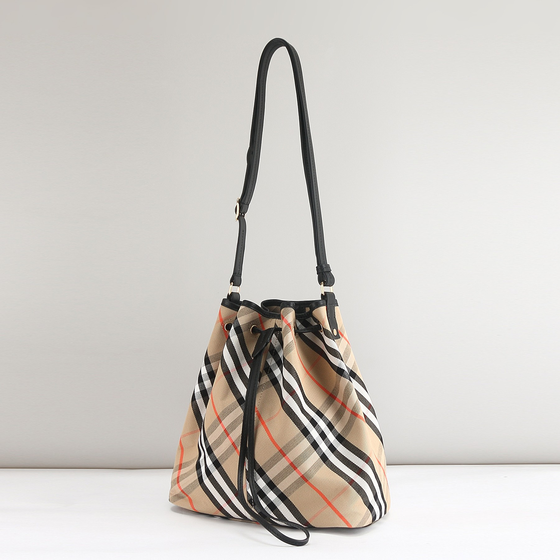 [TOP] BURBERRY Bucket Bag 27.5x 16x 29cm - Khaki and Black - 711 Luxury