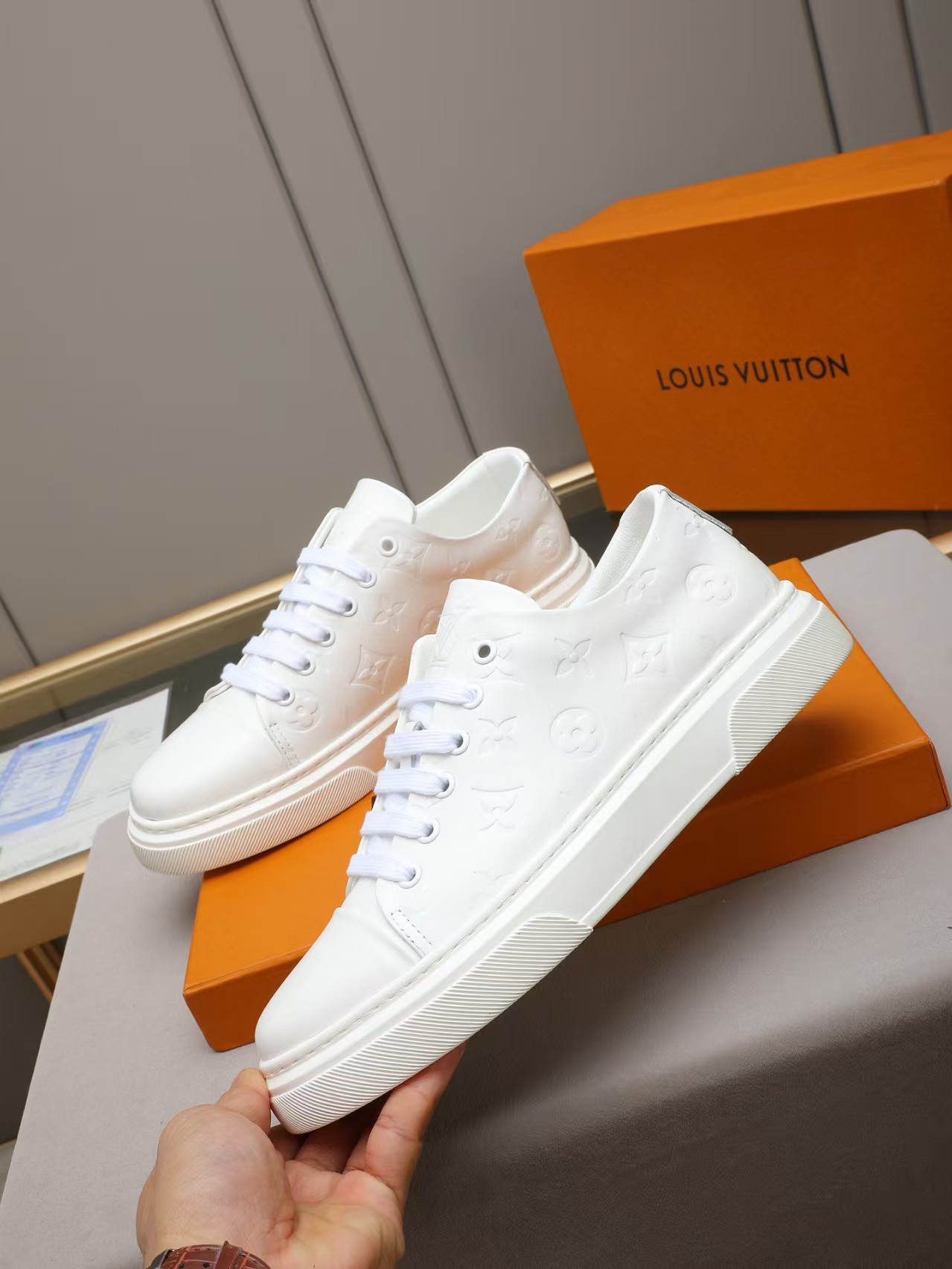 [TOP] Louis Vuitton LV Men's  Casual Shoes - White - 711 Luxury