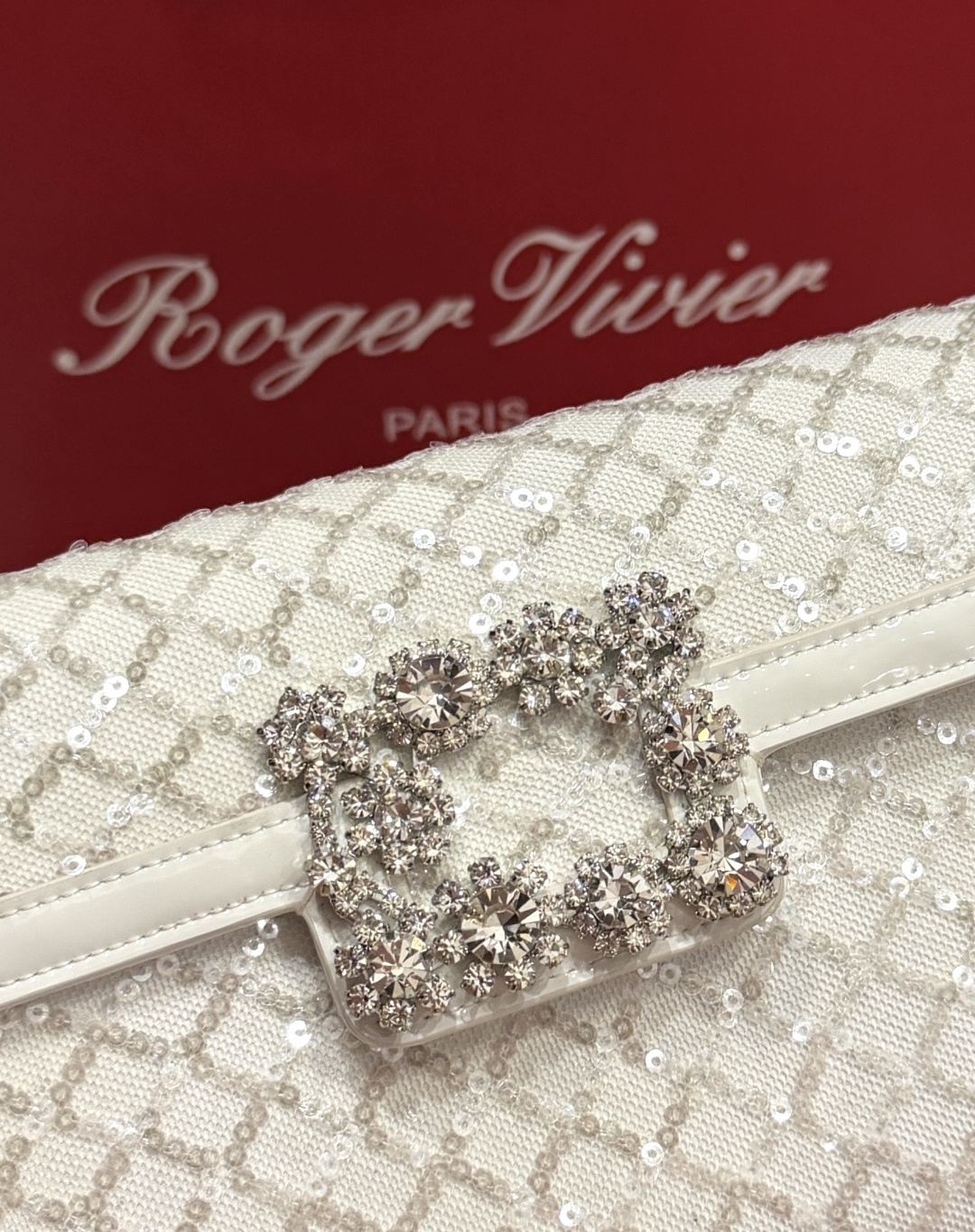 [TOP] ROGER VIVIER Diamond  Bag with Embroidered Bead Pieces  24-13-3 CM - White - 711 Luxury