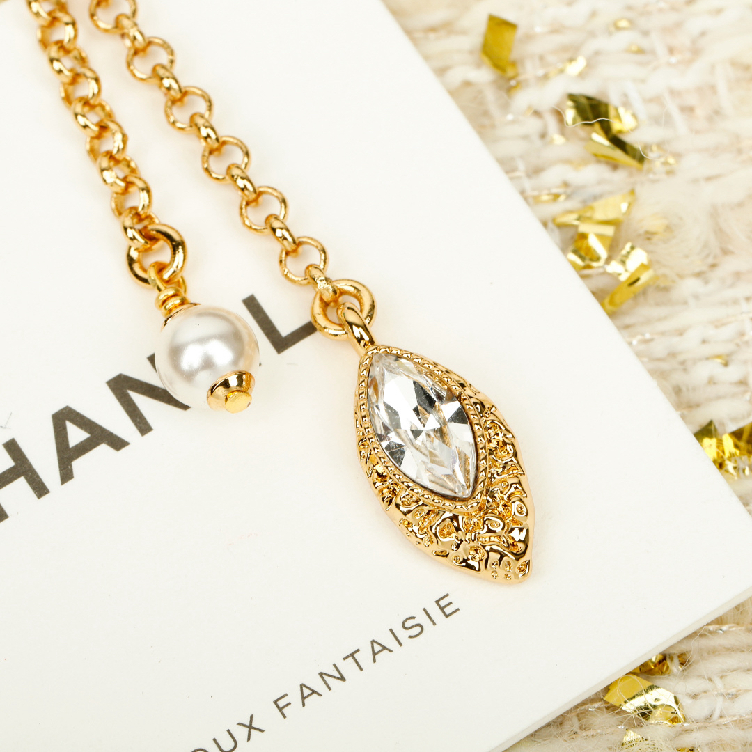 [TOP] CHANEL Earrings - Gold