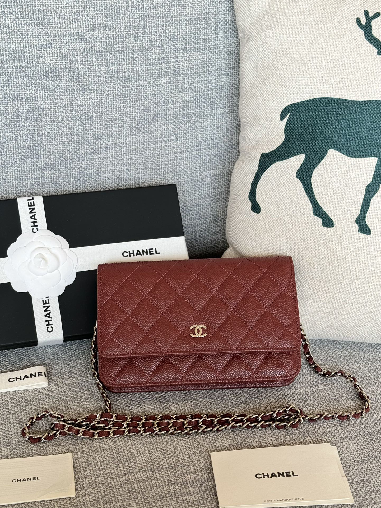 [TOP] CHANEL Woc Bag Cowhide 19x12x3cm - Red & SHW - 711 Luxury