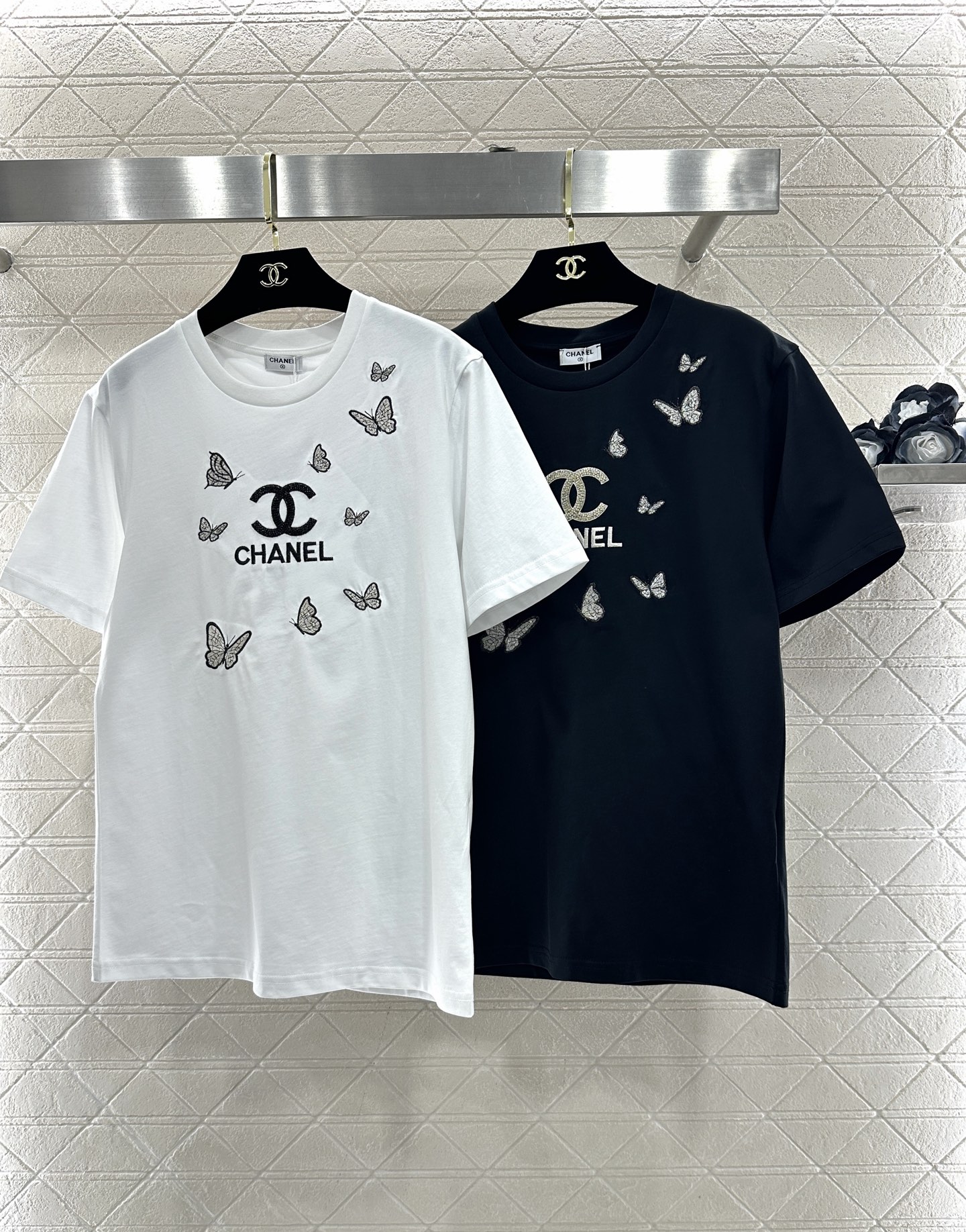 [TOP] CHANEL Women's T-shirt - 2 Colors