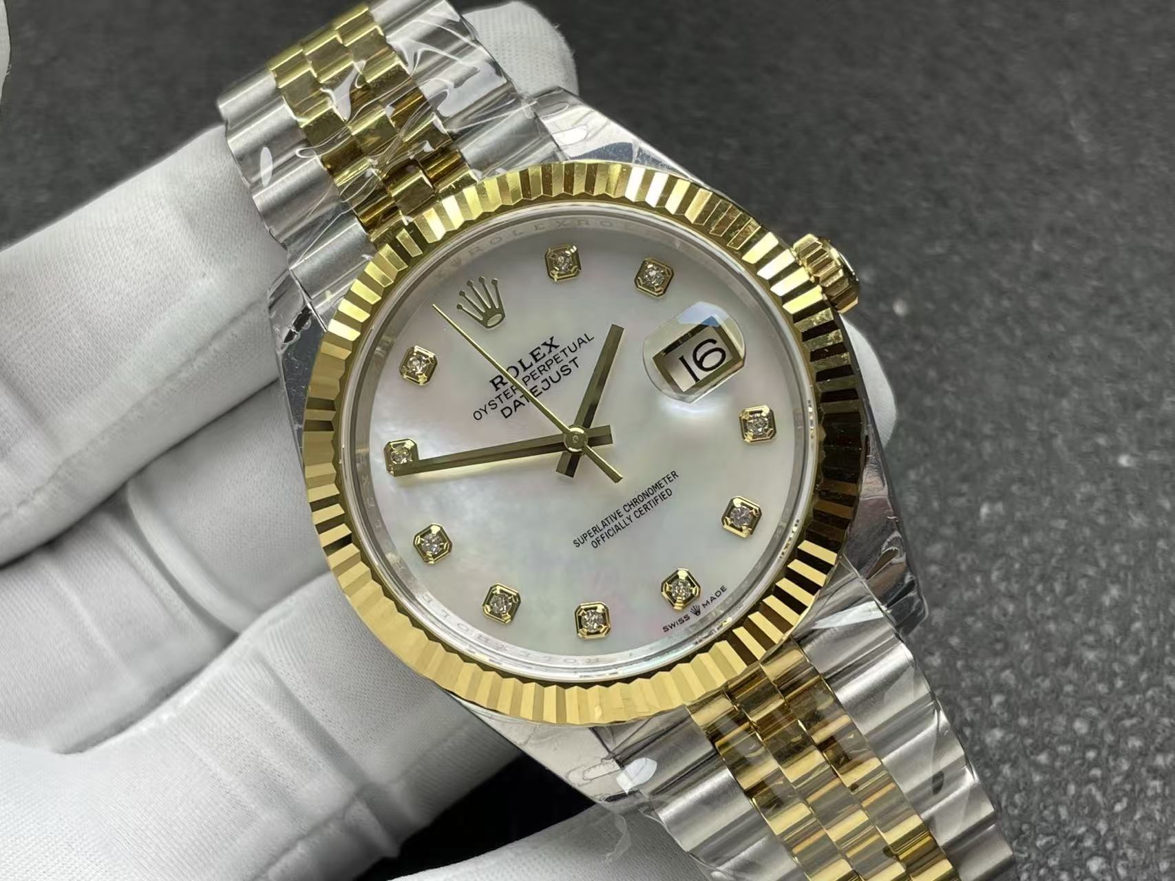 [TOP] ROLEX Women's Watch 28mm - Gold - 711 Luxury