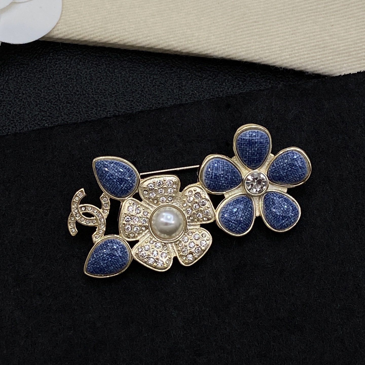 [TOP] CHANEL Brooch - Gold - 711 Luxury
