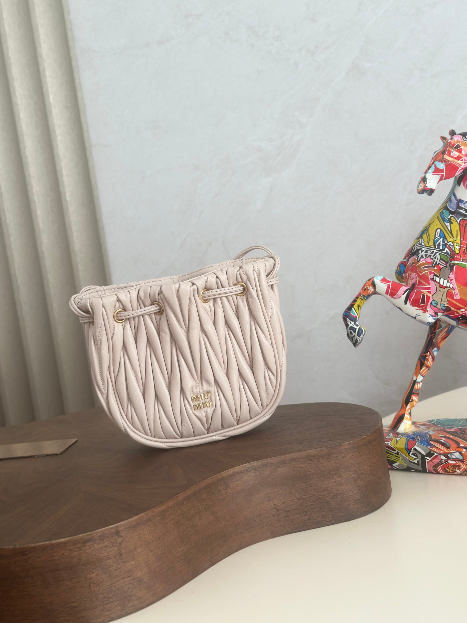 [TOP] Miu Miu Mini Matelassé Handbag 14x16x7.5cm - Light Pink - 711 Luxury