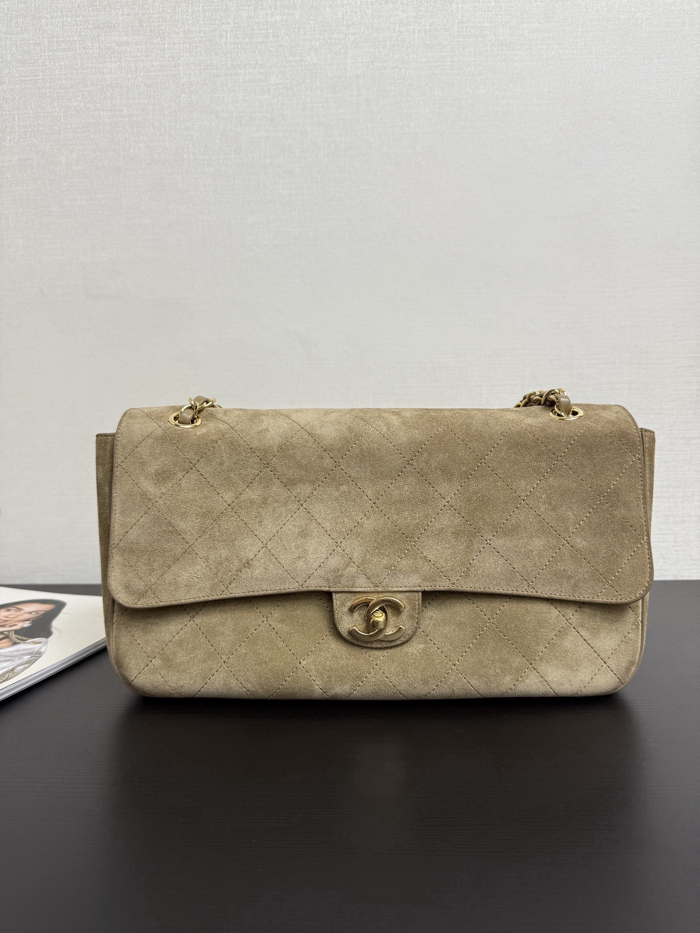 [TOP] CHANEL Maxi Flap Bag Suede Calfskin 19.5x32x10cm - Dark Beige - 711 Luxury