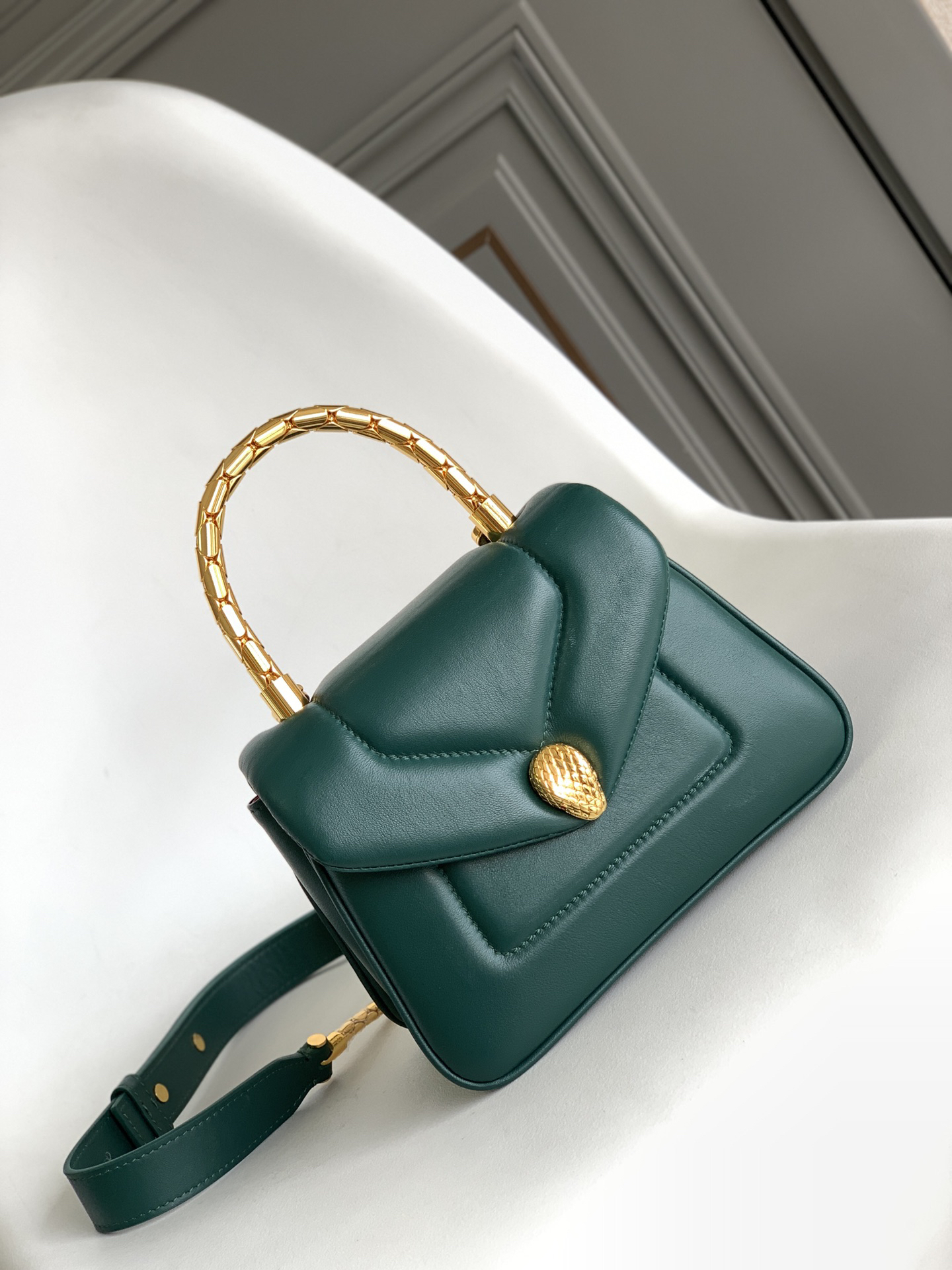 [TOP] BVLGARI Serpenti Reverse Bag Calfskin 20x14x10cm - Green