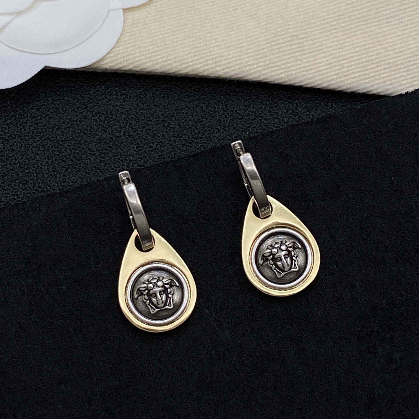 [TOP] VERSACE Earrings - Gold - 711 Luxury