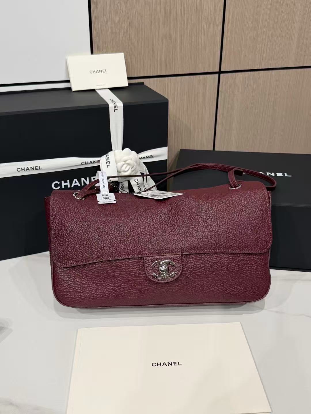 [TOP] CHANEL Flap Bag Calfskin 19.5x32x10cm - Dark Red - 711 Luxury